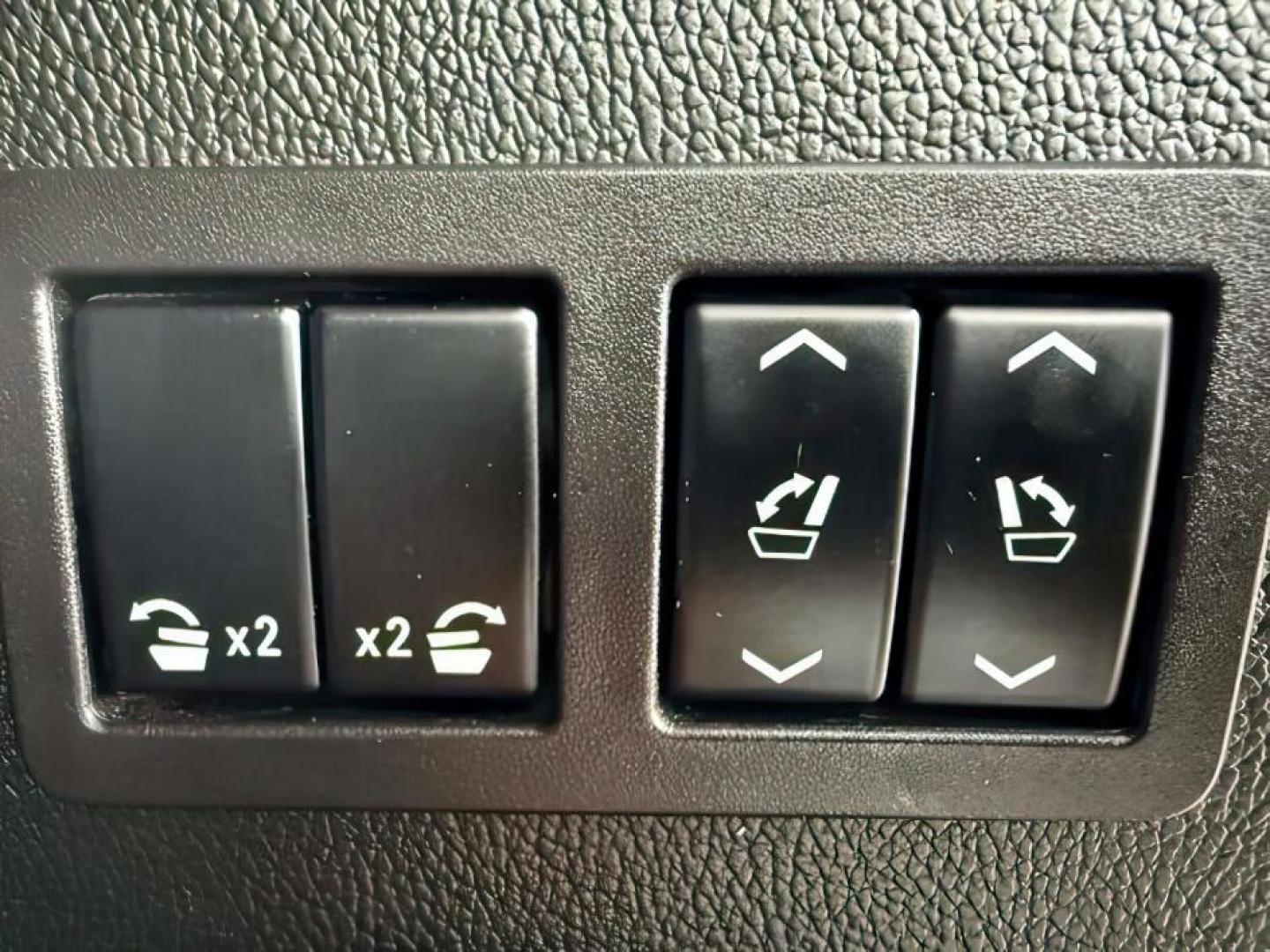 2017 WHITE /Jet Black GMC Yukon (1GKS2BKC7HR) with an EcoTec3 53L V-8 gasoline direct injection engine, Automatic transmission, located at 1175 N Woodruff Ave, Idaho Falls, ID, 83401, 43.506901, -111.999657 - At Timberline Auto, finding a great deal on your next vehicle is always easy! Our experienced sales staff's goal is to help find you the right vehicle at the right price! Our knowledgeable finance department has options for almost any credit score. We offer extended service contract options to prote - Photo#8