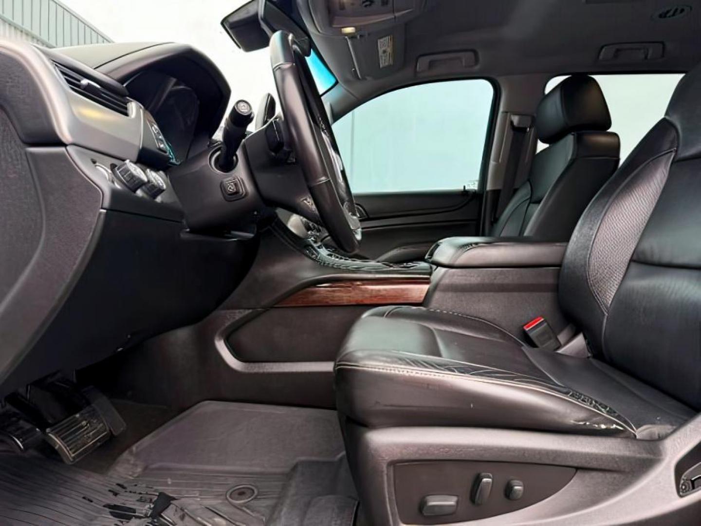 2017 WHITE /Jet Black GMC Yukon (1GKS2BKC7HR) with an EcoTec3 53L V-8 gasoline direct injection engine, Automatic transmission, located at 1175 N Woodruff Ave, Idaho Falls, ID, 83401, 43.506901, -111.999657 - At Timberline Auto, finding a great deal on your next vehicle is always easy! Our experienced sales staff's goal is to help find you the right vehicle at the right price! Our knowledgeable finance department has options for almost any credit score. We offer extended service contract options to prote - Photo#16