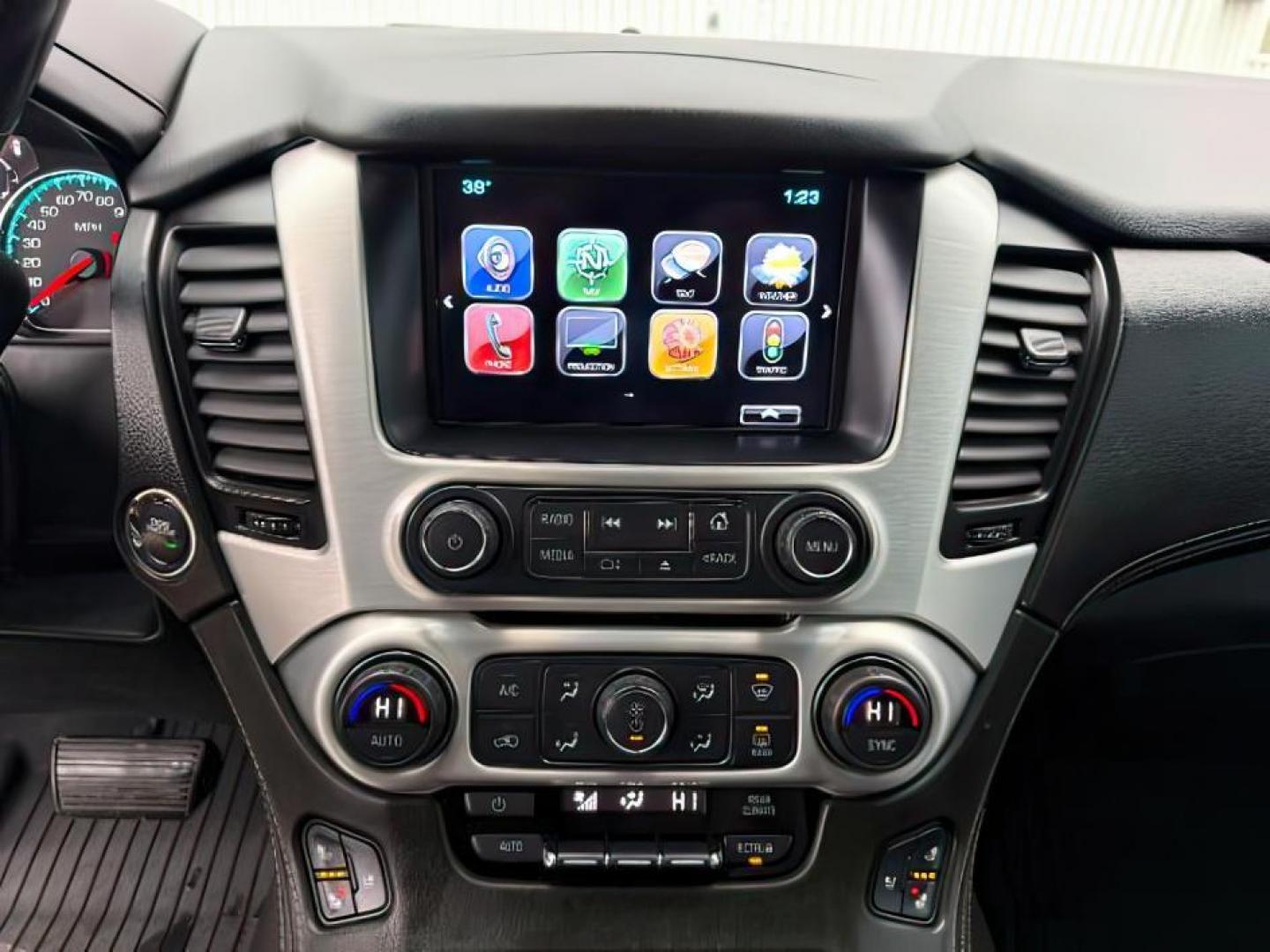 2017 WHITE /Jet Black GMC Yukon (1GKS2BKC7HR) with an EcoTec3 53L V-8 gasoline direct injection engine, Automatic transmission, located at 1175 N Woodruff Ave, Idaho Falls, ID, 83401, 43.506901, -111.999657 - At Timberline Auto, finding a great deal on your next vehicle is always easy! Our experienced sales staff's goal is to help find you the right vehicle at the right price! Our knowledgeable finance department has options for almost any credit score. We offer extended service contract options to prote - Photo#19