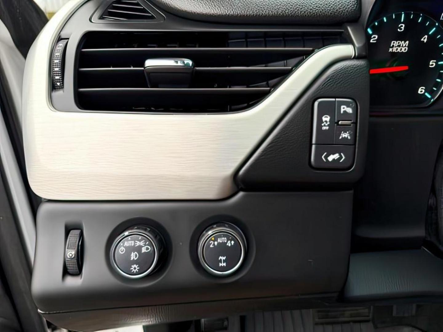 2017 WHITE /Jet Black GMC Yukon (1GKS2BKC7HR) with an EcoTec3 53L V-8 gasoline direct injection engine, Automatic transmission, located at 1175 N Woodruff Ave, Idaho Falls, ID, 83401, 43.506901, -111.999657 - At Timberline Auto, finding a great deal on your next vehicle is always easy! Our experienced sales staff's goal is to help find you the right vehicle at the right price! Our knowledgeable finance department has options for almost any credit score. We offer extended service contract options to prote - Photo#24