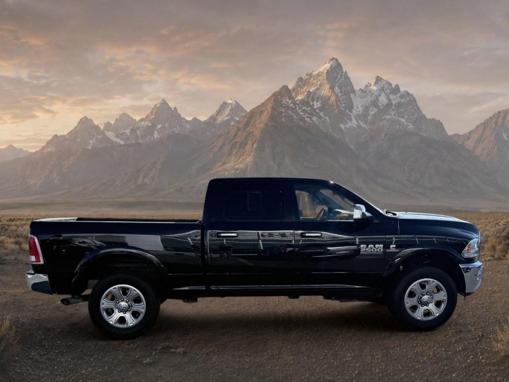 2016 Brilliant Black Crystal Pearlcoat /Black Ram 2500 Laramie (3C6UR5FL4GG) with an 6 Cyl, 6.7L engine, 6-speed automatic transmission, located at 1175 N Woodruff Ave, Idaho Falls, ID, 83401, 43.506901, -111.999657- Photo#5