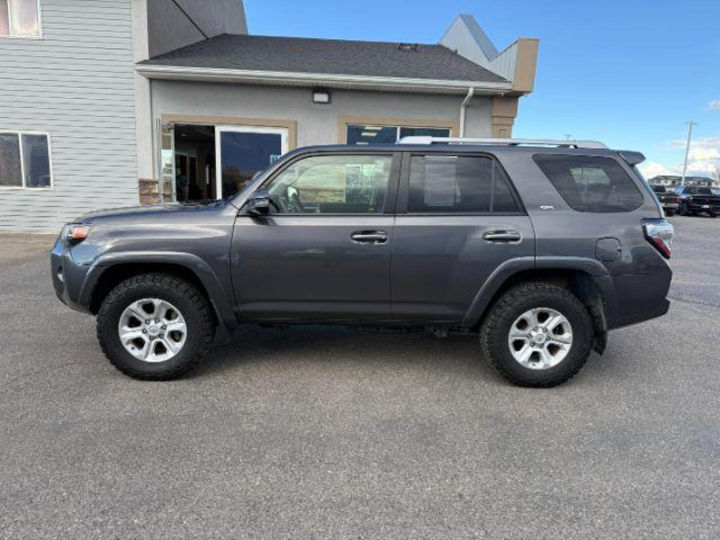 2018 Magnetic Gray Metallic /Black Graphite Toyota 4Runner SR5 (JTEBU5JR0J5) with an 4L V-6 DOHC engine, AUTOMATIC transmission, located at 1235 N Woodruff Ave., Idaho Falls, 83401, (208) 523-1053, 43.507172, -112.000488 - At Timberline Auto, finding a great deal on your next vehicle is always easy! Our experienced sales staff's goal is to help find you the right vehicle at the right price! Our knowledgeable finance department has options for almost any credit score. We offer extended service contract options to prote - Photo#27