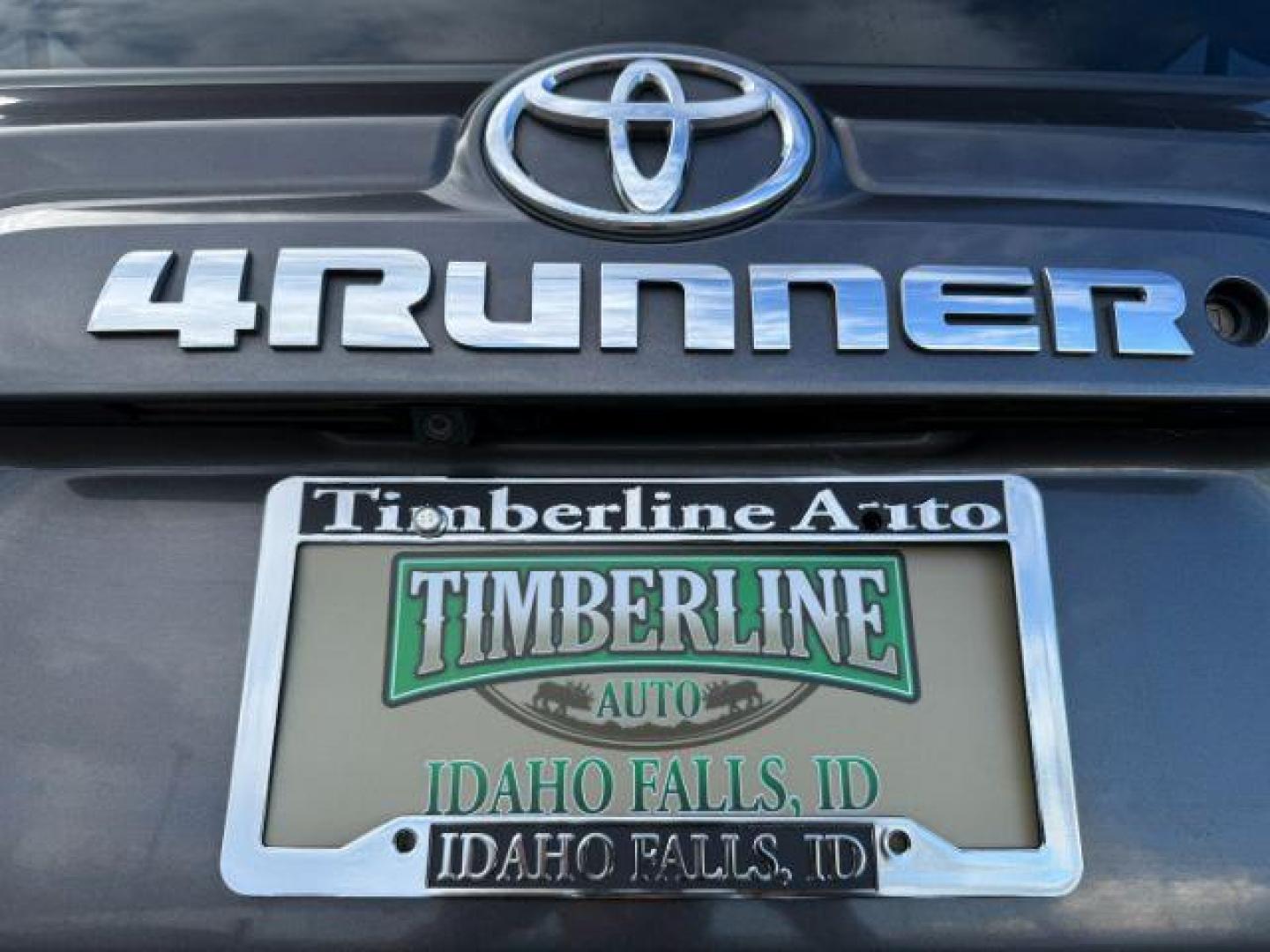 2018 Magnetic Gray Metallic /Black Graphite Toyota 4Runner SR5 (JTEBU5JR0J5) with an 4L V-6 DOHC engine, AUTOMATIC transmission, located at 1235 N Woodruff Ave., Idaho Falls, 83401, (208) 523-1053, 43.507172, -112.000488 - At Timberline Auto, finding a great deal on your next vehicle is always easy! Our experienced sales staff's goal is to help find you the right vehicle at the right price! Our knowledgeable finance department has options for almost any credit score. We offer extended service contract options to prote - Photo#30