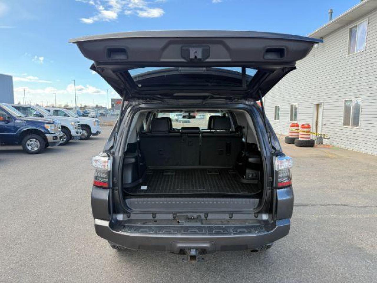 2018 Magnetic Gray Metallic /Black Graphite Toyota 4Runner SR5 (JTEBU5JR0J5) with an 4L V-6 DOHC engine, AUTOMATIC transmission, located at 1235 N Woodruff Ave., Idaho Falls, 83401, (208) 523-1053, 43.507172, -112.000488 - At Timberline Auto, finding a great deal on your next vehicle is always easy! Our experienced sales staff's goal is to help find you the right vehicle at the right price! Our knowledgeable finance department has options for almost any credit score. We offer extended service contract options to prote - Photo#31