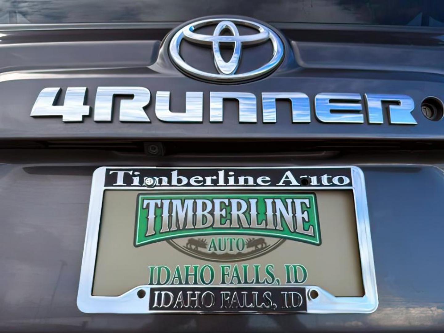 2018 Magnetic Gray Metallic /Black Graphite Toyota 4Runner SR5 (JTEBU5JR0J5) with an 4L V-6 DOHC engine, AUTOMATIC transmission, located at 1235 N Woodruff Ave., Idaho Falls, 83401, (208) 523-1053, 43.507172, -112.000488 - At Timberline Auto, finding a great deal on your next vehicle is always easy! Our experienced sales staff's goal is to help find you the right vehicle at the right price! Our knowledgeable finance department has options for almost any credit score. We offer extended service contract options to prote - Photo#4