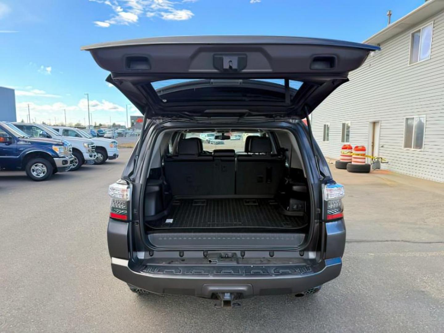 2018 Magnetic Gray Metallic /Black Graphite Toyota 4Runner SR5 (JTEBU5JR0J5) with an 4L V-6 DOHC engine, AUTOMATIC transmission, located at 1235 N Woodruff Ave., Idaho Falls, 83401, (208) 523-1053, 43.507172, -112.000488 - At Timberline Auto, finding a great deal on your next vehicle is always easy! Our experienced sales staff's goal is to help find you the right vehicle at the right price! Our knowledgeable finance department has options for almost any credit score. We offer extended service contract options to prote - Photo#5