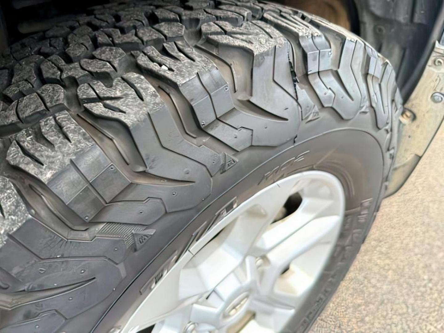 2018 Magnetic Gray Metallic /Black Graphite Toyota 4Runner SR5 (JTEBU5JR0J5) with an 4L V-6 DOHC engine, AUTOMATIC transmission, located at 1235 N Woodruff Ave., Idaho Falls, 83401, (208) 523-1053, 43.507172, -112.000488 - At Timberline Auto, finding a great deal on your next vehicle is always easy! Our experienced sales staff's goal is to help find you the right vehicle at the right price! Our knowledgeable finance department has options for almost any credit score. We offer extended service contract options to prote - Photo#10