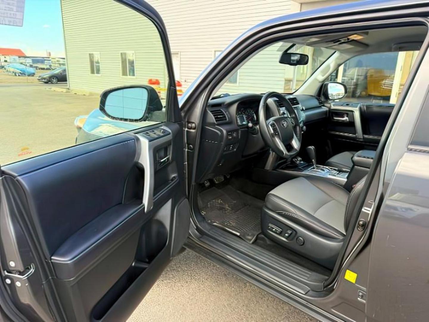 2018 Magnetic Gray Metallic /Black Graphite Toyota 4Runner SR5 (JTEBU5JR0J5) with an 4L V-6 DOHC engine, AUTOMATIC transmission, located at 1235 N Woodruff Ave., Idaho Falls, 83401, (208) 523-1053, 43.507172, -112.000488 - At Timberline Auto, finding a great deal on your next vehicle is always easy! Our experienced sales staff's goal is to help find you the right vehicle at the right price! Our knowledgeable finance department has options for almost any credit score. We offer extended service contract options to prote - Photo#11