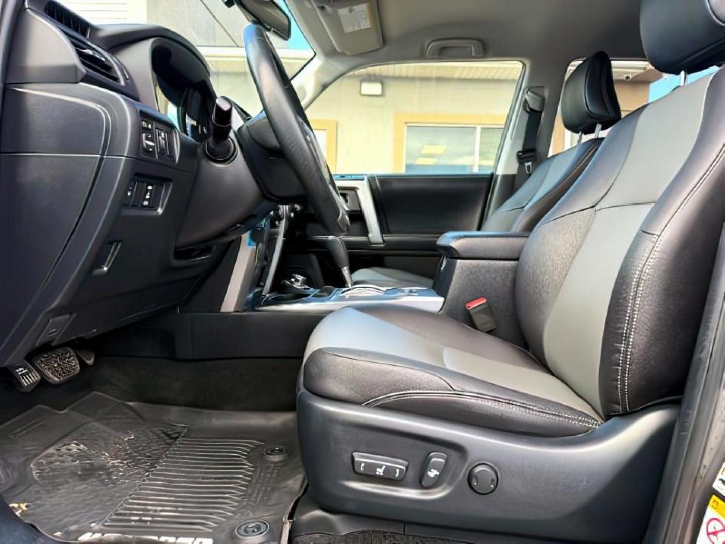 2018 Magnetic Gray Metallic /Black Graphite Toyota 4Runner SR5 (JTEBU5JR0J5) with an 4L V-6 DOHC engine, AUTOMATIC transmission, located at 1235 N Woodruff Ave., Idaho Falls, 83401, (208) 523-1053, 43.507172, -112.000488 - At Timberline Auto, finding a great deal on your next vehicle is always easy! Our experienced sales staff's goal is to help find you the right vehicle at the right price! Our knowledgeable finance department has options for almost any credit score. We offer extended service contract options to prote - Photo#12