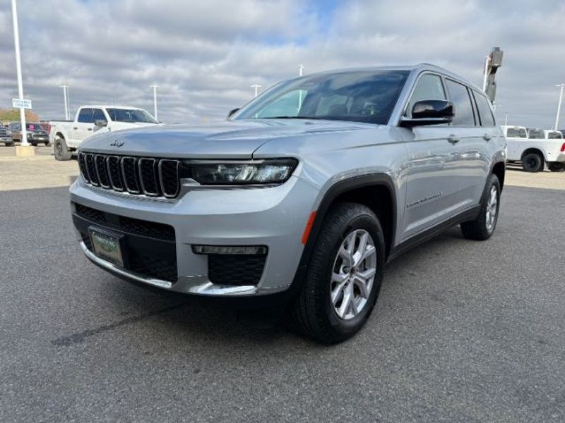 photo of 2021 Jeep Grand Cherokee L Limited 4x4