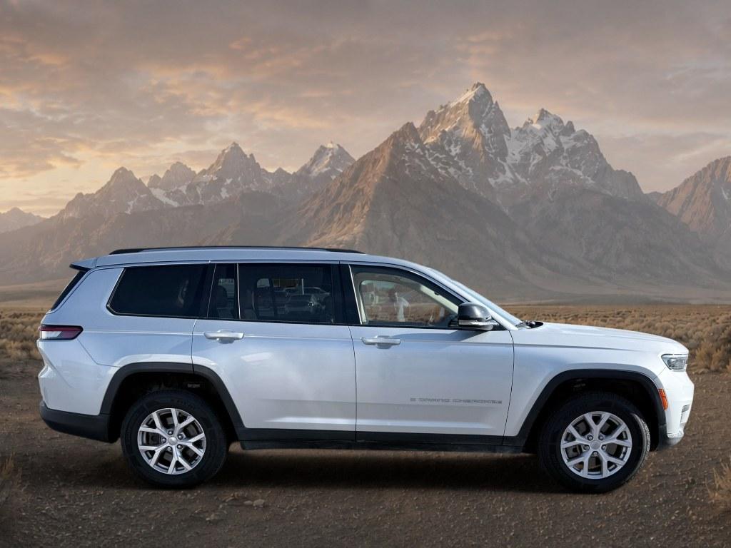 2021 Silver Zynith /Wicker Beige/Global Black Jeep Grand Cherokee L Limited (1C4RJKBG6M8) with an V6, 3.6L engine, 8-speed automatic transmission, located at 1175 N Woodruff Ave, Idaho Falls, ID, 83401, 43.506901, -111.999657 - <b>Vehicle Details</b><br>Take on every drive with confidence in this 2021 Jeep Grand Cherokee L Limited 4WD, now available in Idaho Falls, ID. Powered by a V6, 3.6L gasoline engine, this three-row SUV delivers the strength, refinement, and versatility drivers want for daily commuting, family travel- Photo#5