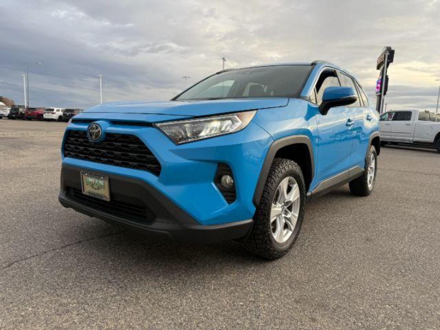 2019 BLUE /Black Toyota RAV4 XLE (2T3W1RFV0KW) with an Dynamic Force 2.5L I-4 port/direct injection engine, AUTOMATIC transmission, located at 1235 N Woodruff Ave., Idaho Falls, 83401, (208) 523-1053, 43.507172, -112.000488 - At Timberline Auto, finding a great deal on your next vehicle is always easy! Our experienced sales staff's goal is to help find you the right vehicle at the right price! Our knowledgeable finance department has options for almost any credit score. We offer extended service contract options to prote - Photo#27