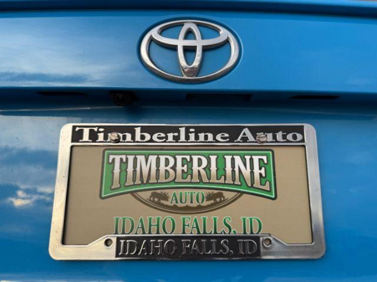 2019 BLUE /Black Toyota RAV4 XLE (2T3W1RFV0KW) with an Dynamic Force 2.5L I-4 port/direct injection engine, AUTOMATIC transmission, located at 1235 N Woodruff Ave., Idaho Falls, 83401, (208) 523-1053, 43.507172, -112.000488 - At Timberline Auto, finding a great deal on your next vehicle is always easy! Our experienced sales staff's goal is to help find you the right vehicle at the right price! Our knowledgeable finance department has options for almost any credit score. We offer extended service contract options to prote - Photo#31