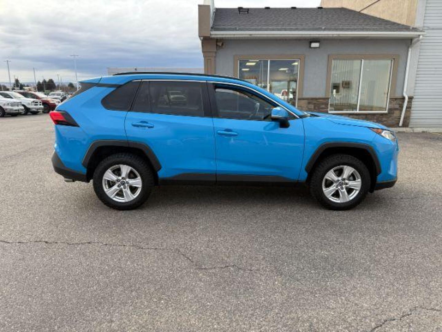 2019 BLUE /Black Toyota RAV4 XLE (2T3W1RFV0KW) with an Dynamic Force 2.5L I-4 port/direct injection engine, AUTOMATIC transmission, located at 1235 N Woodruff Ave., Idaho Falls, 83401, (208) 523-1053, 43.507172, -112.000488 - At Timberline Auto, finding a great deal on your next vehicle is always easy! Our experienced sales staff's goal is to help find you the right vehicle at the right price! Our knowledgeable finance department has options for almost any credit score. We offer extended service contract options to prote - Photo#35