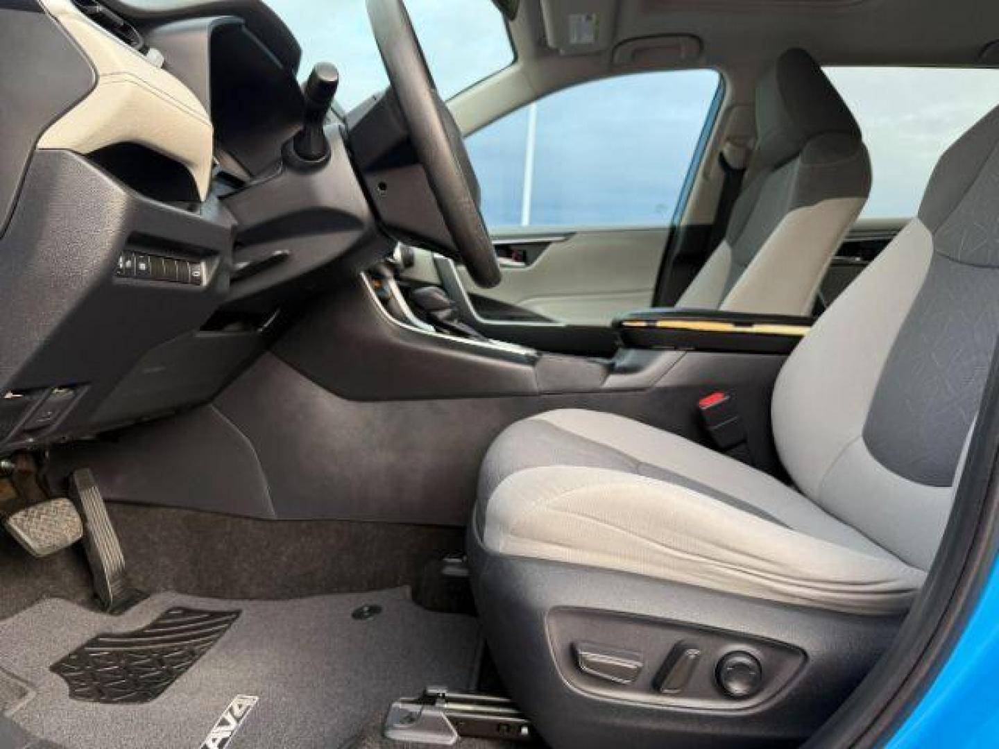 2019 BLUE /Black Toyota RAV4 XLE (2T3W1RFV0KW) with an Dynamic Force 2.5L I-4 port/direct injection engine, AUTOMATIC transmission, located at 1235 N Woodruff Ave., Idaho Falls, 83401, (208) 523-1053, 43.507172, -112.000488 - At Timberline Auto, finding a great deal on your next vehicle is always easy! Our experienced sales staff's goal is to help find you the right vehicle at the right price! Our knowledgeable finance department has options for almost any credit score. We offer extended service contract options to prote - Photo#40