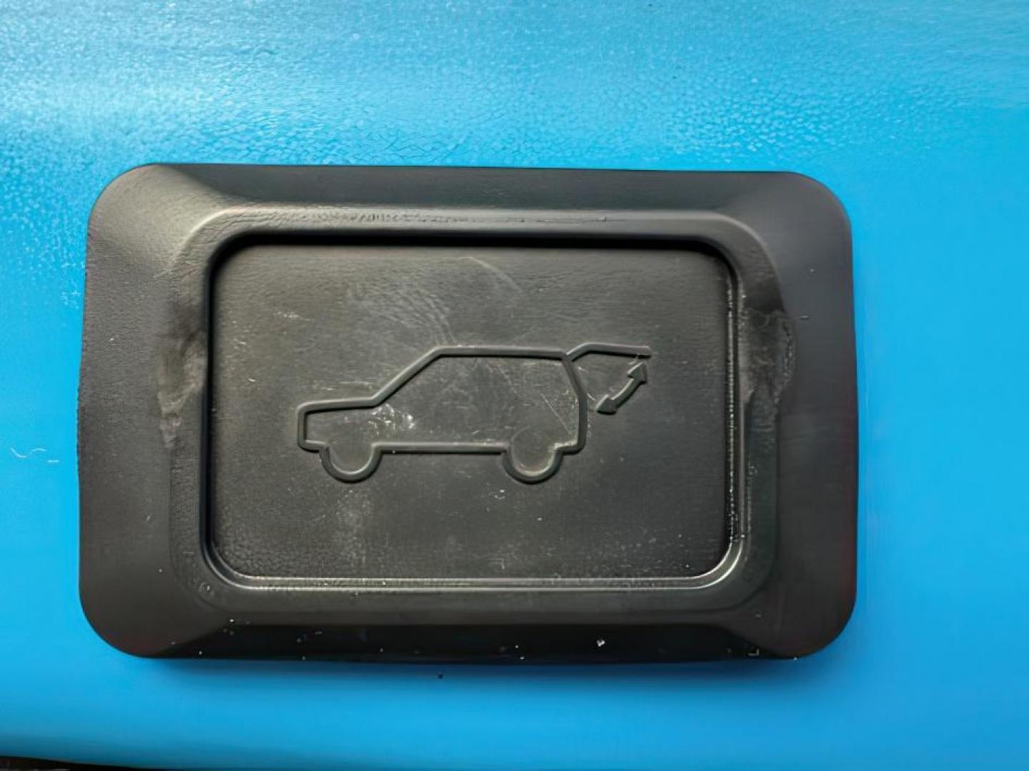 2019 BLUE /Black Toyota RAV4 XLE (2T3W1RFV0KW) with an Dynamic Force 2.5L I-4 port/direct injection engine, AUTOMATIC transmission, located at 1235 N Woodruff Ave., Idaho Falls, 83401, (208) 523-1053, 43.507172, -112.000488 - At Timberline Auto, finding a great deal on your next vehicle is always easy! Our experienced sales staff's goal is to help find you the right vehicle at the right price! Our knowledgeable finance department has options for almost any credit score. We offer extended service contract options to prote - Photo#6