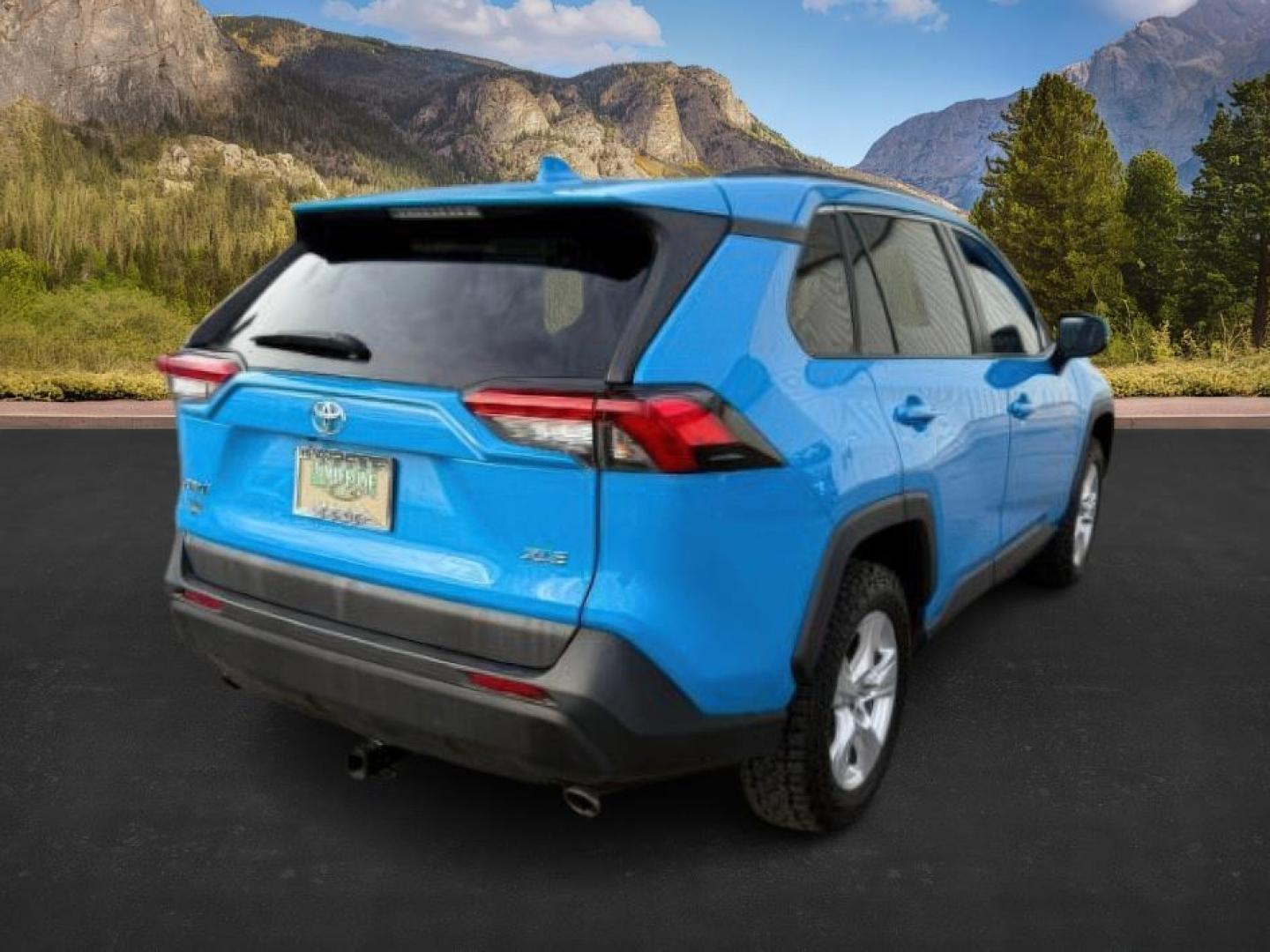 2019 BLUE /Black Toyota RAV4 XLE (2T3W1RFV0KW) with an Dynamic Force 2.5L I-4 port/direct injection engine, AUTOMATIC transmission, located at 1235 N Woodruff Ave., Idaho Falls, 83401, (208) 523-1053, 43.507172, -112.000488 - At Timberline Auto, finding a great deal on your next vehicle is always easy! Our experienced sales staff's goal is to help find you the right vehicle at the right price! Our knowledgeable finance department has options for almost any credit score. We offer extended service contract options to prote - Photo#7