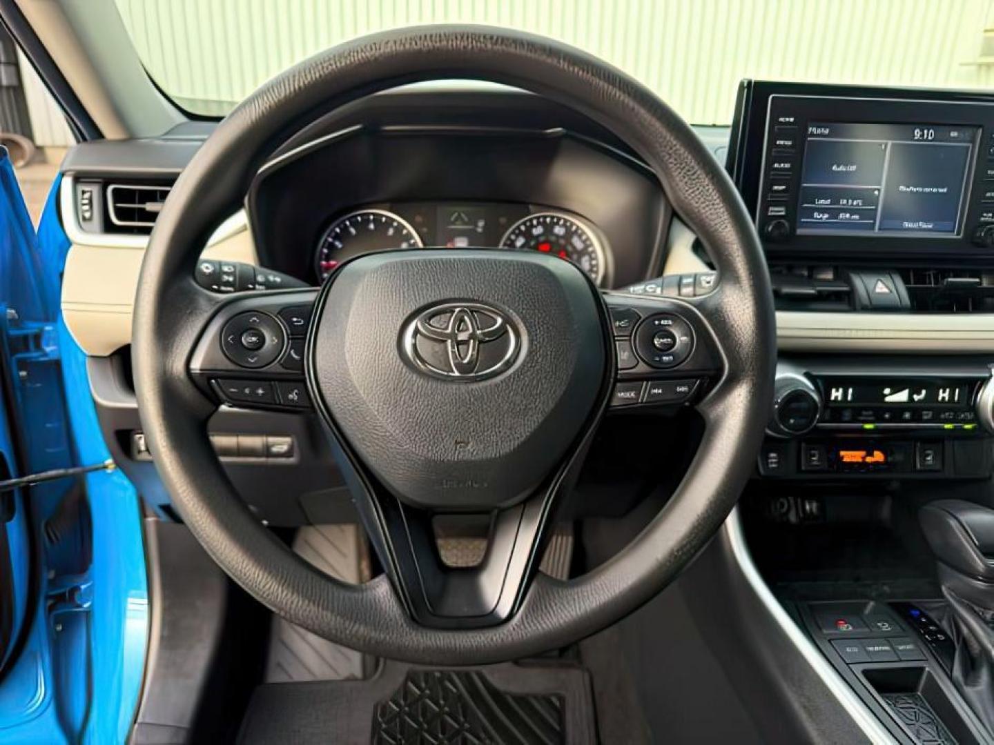 2019 BLUE /Black Toyota RAV4 XLE (2T3W1RFV0KW) with an Dynamic Force 2.5L I-4 port/direct injection engine, AUTOMATIC transmission, located at 1235 N Woodruff Ave., Idaho Falls, 83401, (208) 523-1053, 43.507172, -112.000488 - At Timberline Auto, finding a great deal on your next vehicle is always easy! Our experienced sales staff's goal is to help find you the right vehicle at the right price! Our knowledgeable finance department has options for almost any credit score. We offer extended service contract options to prote - Photo#15