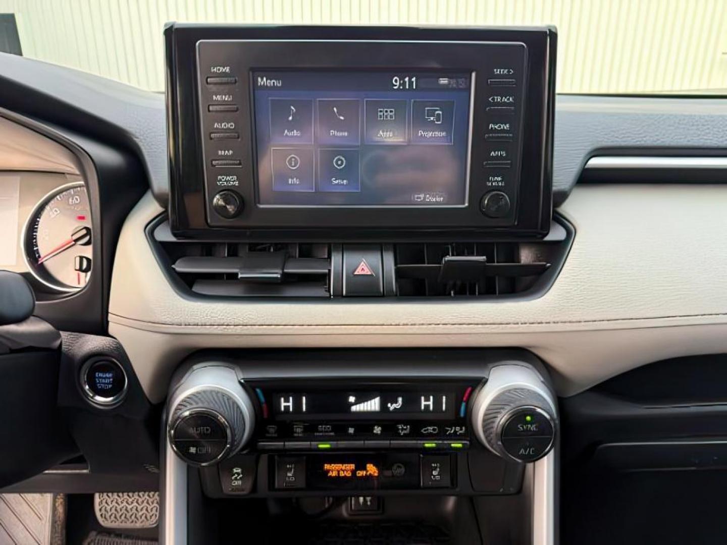 2019 BLUE /Black Toyota RAV4 XLE (2T3W1RFV0KW) with an Dynamic Force 2.5L I-4 port/direct injection engine, AUTOMATIC transmission, located at 1235 N Woodruff Ave., Idaho Falls, 83401, (208) 523-1053, 43.507172, -112.000488 - At Timberline Auto, finding a great deal on your next vehicle is always easy! Our experienced sales staff's goal is to help find you the right vehicle at the right price! Our knowledgeable finance department has options for almost any credit score. We offer extended service contract options to prote - Photo#16