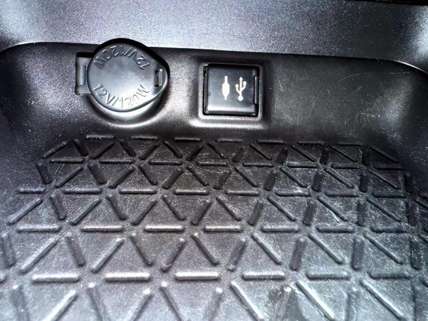 2019 BLUE /Black Toyota RAV4 XLE (2T3W1RFV0KW) with an Dynamic Force 2.5L I-4 port/direct injection engine, AUTOMATIC transmission, located at 1235 N Woodruff Ave., Idaho Falls, 83401, (208) 523-1053, 43.507172, -112.000488 - At Timberline Auto, finding a great deal on your next vehicle is always easy! Our experienced sales staff's goal is to help find you the right vehicle at the right price! Our knowledgeable finance department has options for almost any credit score. We offer extended service contract options to prote - Photo#18