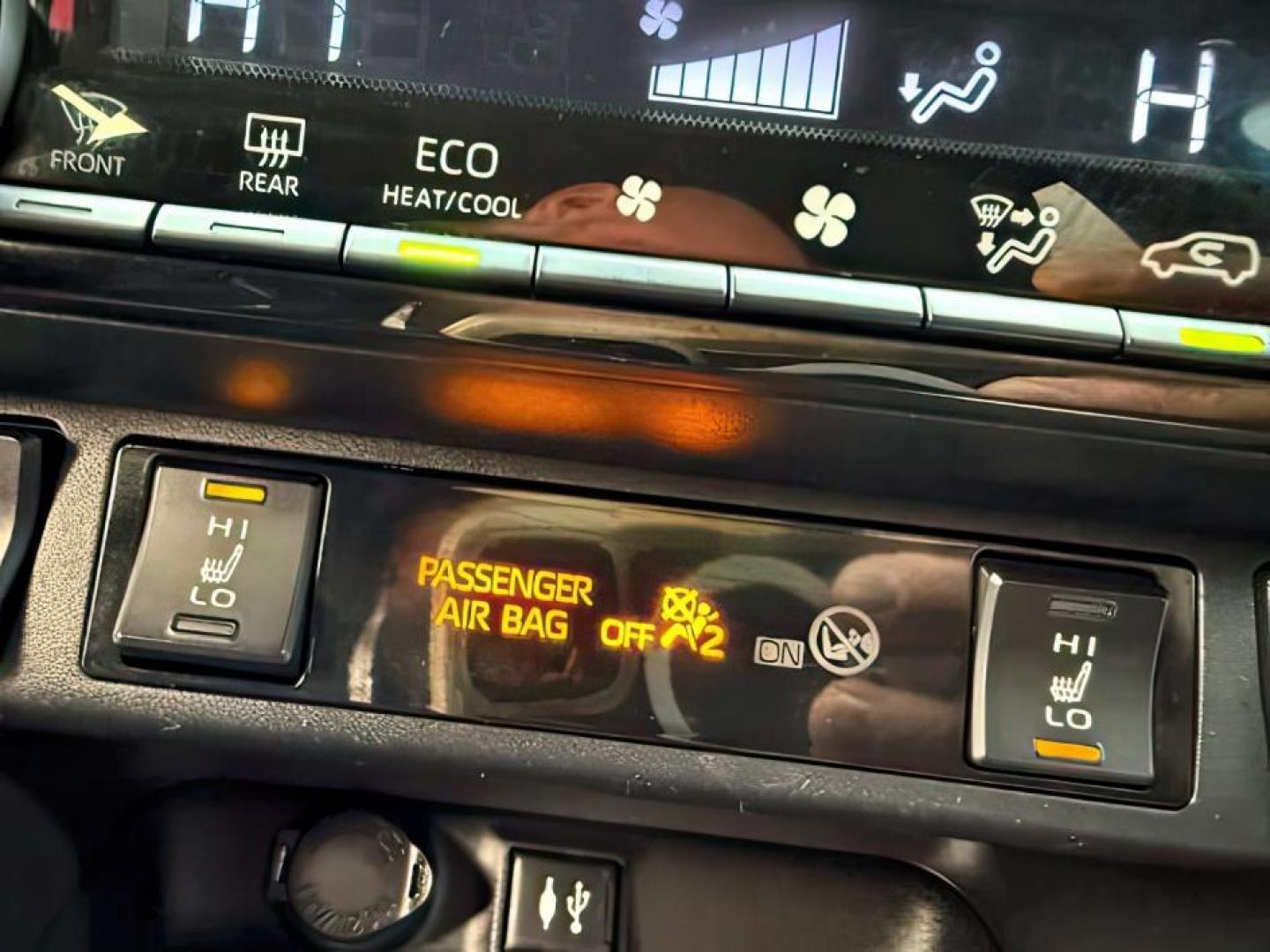 2019 BLUE /Black Toyota RAV4 XLE (2T3W1RFV0KW) with an Dynamic Force 2.5L I-4 port/direct injection engine, AUTOMATIC transmission, located at 1235 N Woodruff Ave., Idaho Falls, 83401, (208) 523-1053, 43.507172, -112.000488 - At Timberline Auto, finding a great deal on your next vehicle is always easy! Our experienced sales staff's goal is to help find you the right vehicle at the right price! Our knowledgeable finance department has options for almost any credit score. We offer extended service contract options to prote - Photo#19