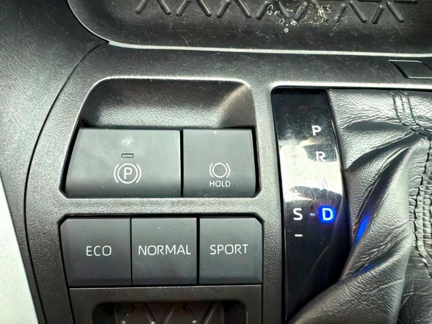 2019 BLUE /Black Toyota RAV4 XLE (2T3W1RFV0KW) with an Dynamic Force 2.5L I-4 port/direct injection engine, AUTOMATIC transmission, located at 1235 N Woodruff Ave., Idaho Falls, 83401, (208) 523-1053, 43.507172, -112.000488 - At Timberline Auto, finding a great deal on your next vehicle is always easy! Our experienced sales staff's goal is to help find you the right vehicle at the right price! Our knowledgeable finance department has options for almost any credit score. We offer extended service contract options to prote - Photo#20