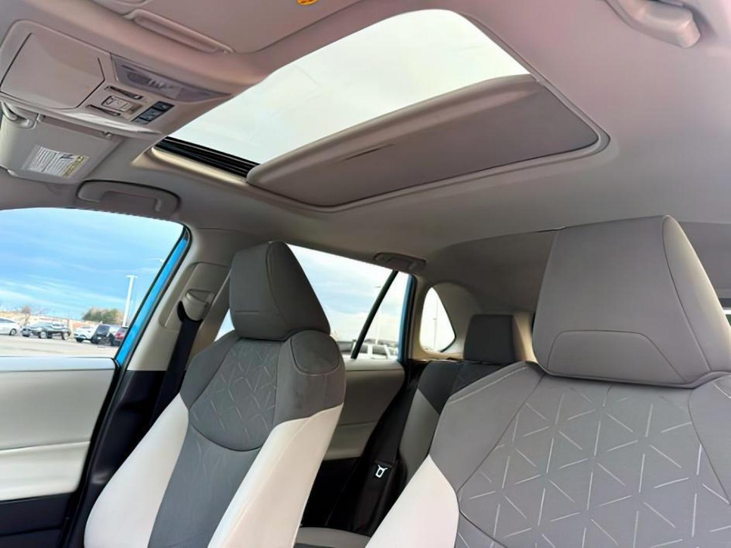 2019 BLUE /Black Toyota RAV4 XLE (2T3W1RFV0KW) with an Dynamic Force 2.5L I-4 port/direct injection engine, AUTOMATIC transmission, located at 1235 N Woodruff Ave., Idaho Falls, 83401, (208) 523-1053, 43.507172, -112.000488 - At Timberline Auto, finding a great deal on your next vehicle is always easy! Our experienced sales staff's goal is to help find you the right vehicle at the right price! Our knowledgeable finance department has options for almost any credit score. We offer extended service contract options to prote - Photo#22