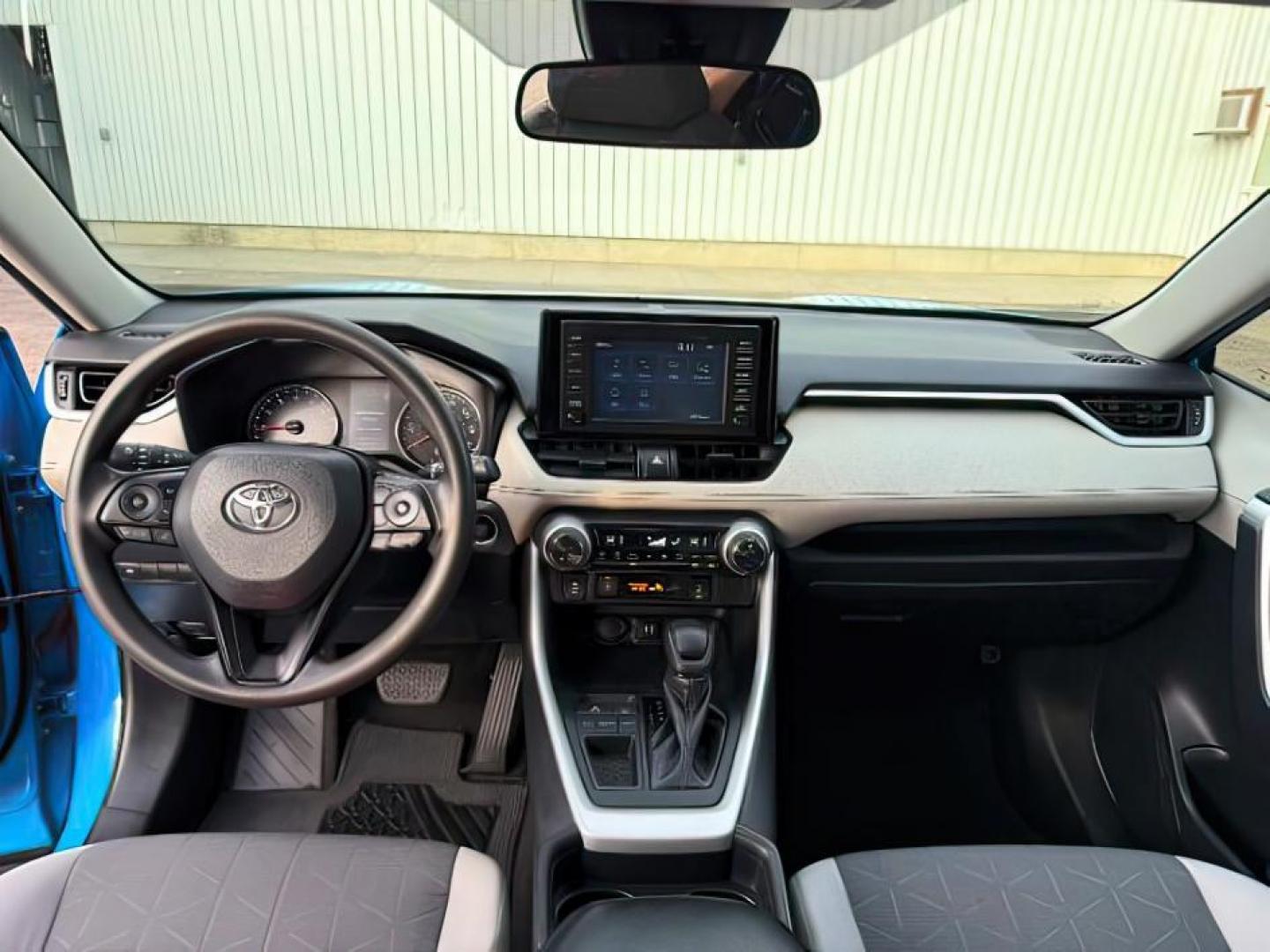 2019 BLUE /Black Toyota RAV4 XLE (2T3W1RFV0KW) with an Dynamic Force 2.5L I-4 port/direct injection engine, AUTOMATIC transmission, located at 1235 N Woodruff Ave., Idaho Falls, 83401, (208) 523-1053, 43.507172, -112.000488 - At Timberline Auto, finding a great deal on your next vehicle is always easy! Our experienced sales staff's goal is to help find you the right vehicle at the right price! Our knowledgeable finance department has options for almost any credit score. We offer extended service contract options to prote - Photo#24