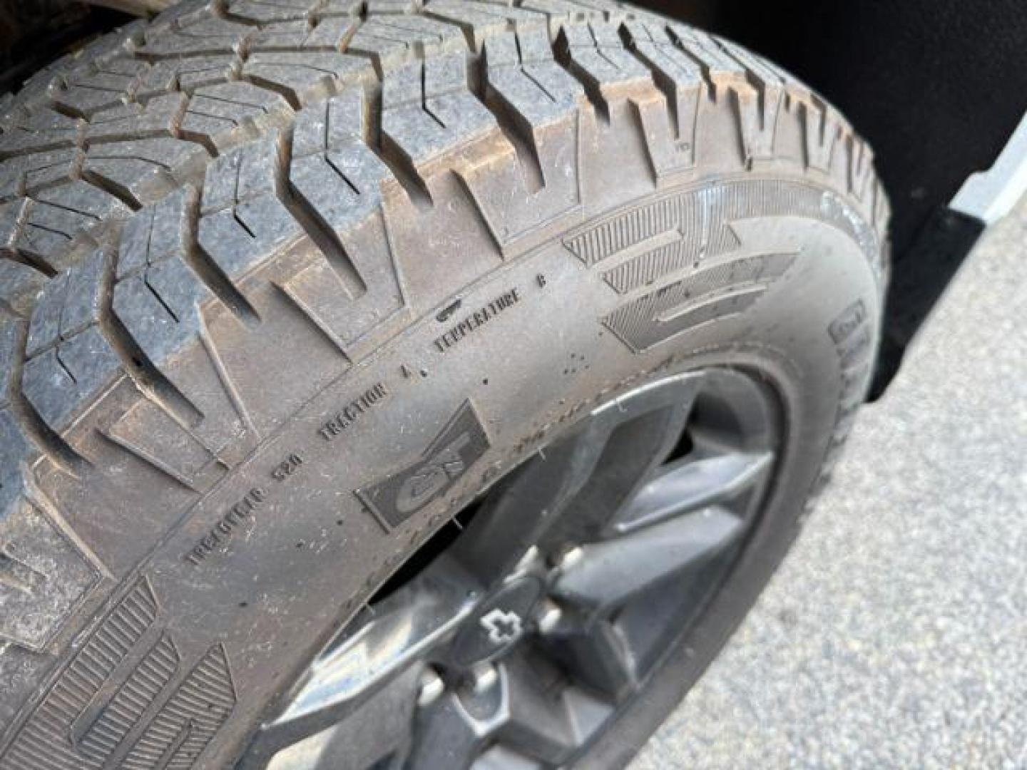 2021 WHITE /Jet Black Chevrolet Silverado 1500 (3GCPYCEF3MG) with an EcoTec3 53L V-8 gasoline direct injection engine, Automatic transmission, located at 1175 N Woodruff Ave, Idaho Falls, ID, 83401, 43.506901, -111.999657 - At Timberline Auto, finding a great deal on your next vehicle is always easy! Our experienced sales staff's goal is to help find you the right vehicle at the right price! Our knowledgeable finance department has options for almost any credit score. We offer extended service contract options to prote - Photo#34