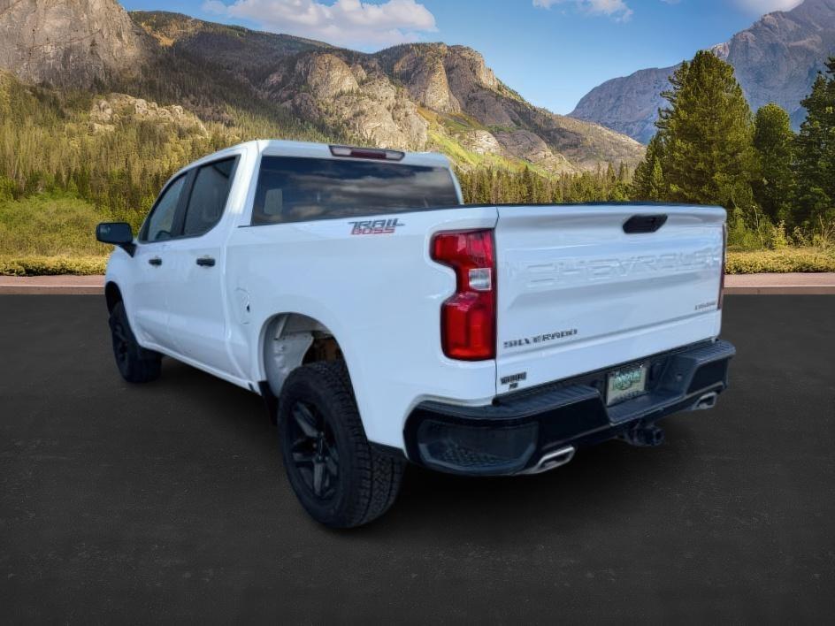 2021 WHITE /Jet Black Chevrolet Silverado 1500 4WD Crew Cab Short Bed Custom Trail Boss (3GCPYCEF3MG) with an EcoTec3 5.3L V-8 gasoline direct injection engine, AUTOMATIC transmission, located at 1235 N Woodruff Ave., Idaho Falls, 83401, (208) 523-1053, 43.507172, -112.000488 - At Timberline Auto, finding a great deal on your next vehicle is always easy! Our experienced sales staff's goal is to help find you the right vehicle at the right price! Our knowledgeable finance department has options for almost any credit score. We offer extended service contract options to prote- Photo#2