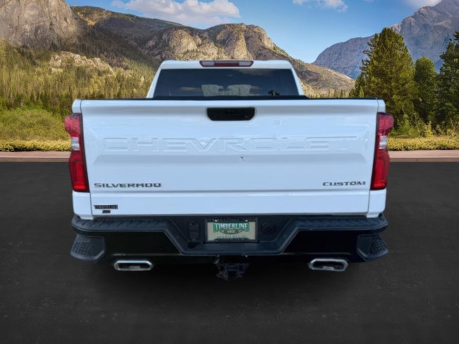 2021 WHITE /Jet Black Chevrolet Silverado 1500 4WD Crew Cab Short Bed Custom Trail Boss (3GCPYCEF3MG) with an EcoTec3 5.3L V-8 gasoline direct injection engine, AUTOMATIC transmission, located at 1235 N Woodruff Ave., Idaho Falls, 83401, (208) 523-1053, 43.507172, -112.000488 - At Timberline Auto, finding a great deal on your next vehicle is always easy! Our experienced sales staff's goal is to help find you the right vehicle at the right price! Our knowledgeable finance department has options for almost any credit score. We offer extended service contract options to prote- Photo#3