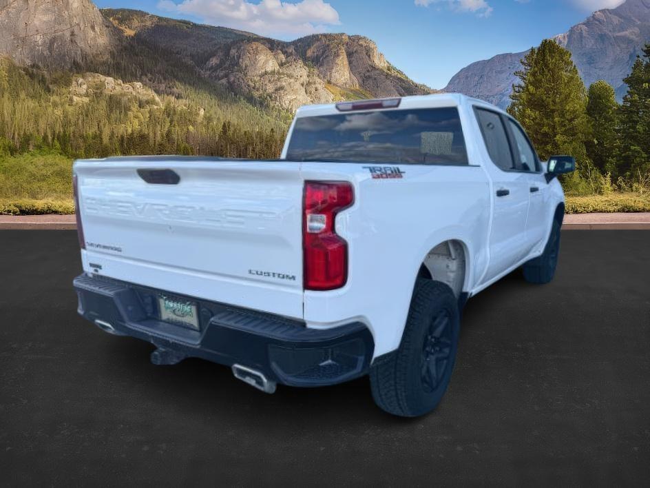 2021 WHITE /Jet Black Chevrolet Silverado 1500 4WD Crew Cab Short Bed Custom Trail Boss (3GCPYCEF3MG) with an EcoTec3 5.3L V-8 gasoline direct injection engine, AUTOMATIC transmission, located at 1235 N Woodruff Ave., Idaho Falls, 83401, (208) 523-1053, 43.507172, -112.000488 - At Timberline Auto, finding a great deal on your next vehicle is always easy! Our experienced sales staff's goal is to help find you the right vehicle at the right price! Our knowledgeable finance department has options for almost any credit score. We offer extended service contract options to prote- Photo#6