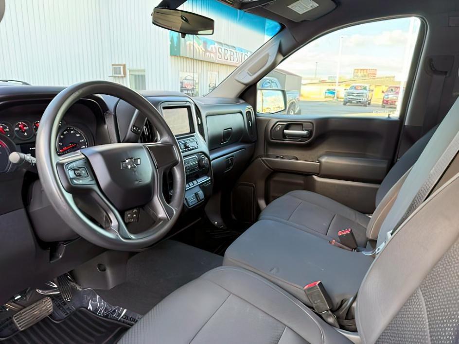 2021 WHITE /Jet Black Chevrolet Silverado 1500 4WD Crew Cab Short Bed Custom Trail Boss (3GCPYCEF3MG) with an EcoTec3 5.3L V-8 gasoline direct injection engine, AUTOMATIC transmission, located at 1235 N Woodruff Ave., Idaho Falls, 83401, (208) 523-1053, 43.507172, -112.000488 - At Timberline Auto, finding a great deal on your next vehicle is always easy! Our experienced sales staff's goal is to help find you the right vehicle at the right price! Our knowledgeable finance department has options for almost any credit score. We offer extended service contract options to prote- Photo#13