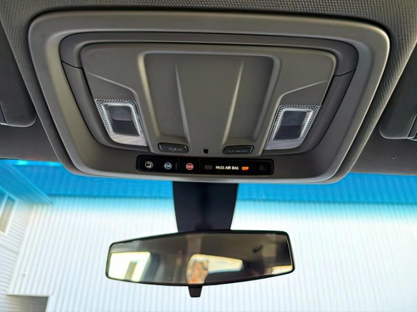 2021 WHITE /Jet Black Chevrolet Silverado 1500 (3GCPYCEF3MG) with an EcoTec3 53L V-8 gasoline direct injection engine, Automatic transmission, located at 1175 N Woodruff Ave, Idaho Falls, ID, 83401, 43.506901, -111.999657 - At Timberline Auto, finding a great deal on your next vehicle is always easy! Our experienced sales staff's goal is to help find you the right vehicle at the right price! Our knowledgeable finance department has options for almost any credit score. We offer extended service contract options to prote - Photo#17