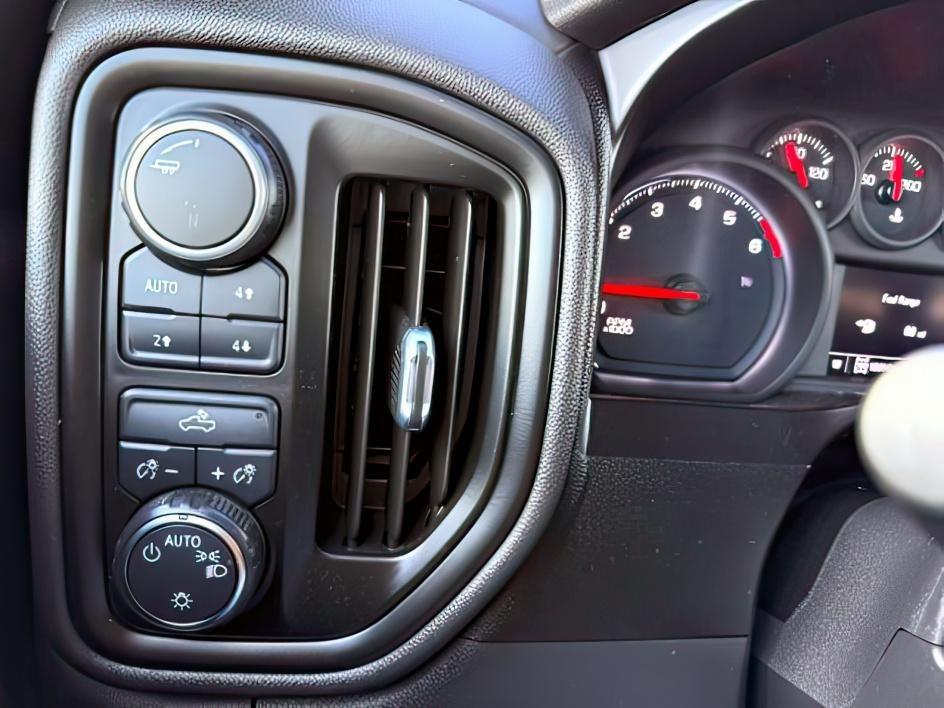 2021 WHITE /Jet Black Chevrolet Silverado 1500 4WD Crew Cab Short Bed Custom Trail Boss (3GCPYCEF3MG) with an EcoTec3 5.3L V-8 gasoline direct injection engine, AUTOMATIC transmission, located at 1235 N Woodruff Ave., Idaho Falls, 83401, (208) 523-1053, 43.507172, -112.000488 - At Timberline Auto, finding a great deal on your next vehicle is always easy! Our experienced sales staff's goal is to help find you the right vehicle at the right price! Our knowledgeable finance department has options for almost any credit score. We offer extended service contract options to prote- Photo#18