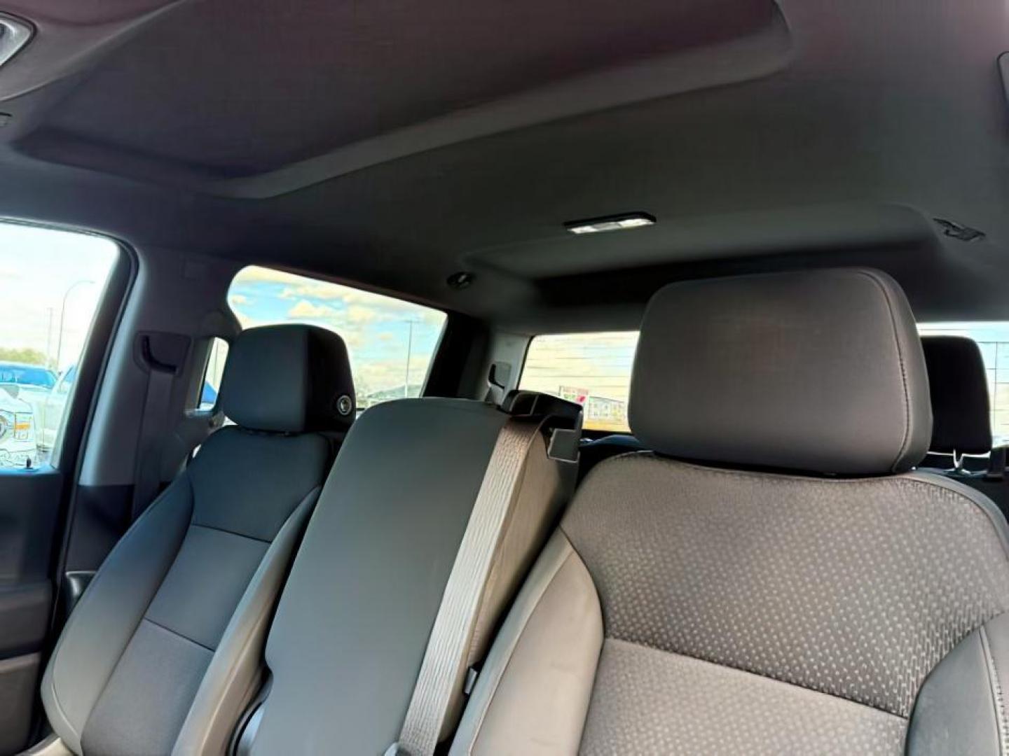 2021 WHITE /Jet Black Chevrolet Silverado 1500 (3GCPYCEF3MG) with an EcoTec3 53L V-8 gasoline direct injection engine, Automatic transmission, located at 1175 N Woodruff Ave, Idaho Falls, ID, 83401, 43.506901, -111.999657 - At Timberline Auto, finding a great deal on your next vehicle is always easy! Our experienced sales staff's goal is to help find you the right vehicle at the right price! Our knowledgeable finance department has options for almost any credit score. We offer extended service contract options to prote - Photo#19