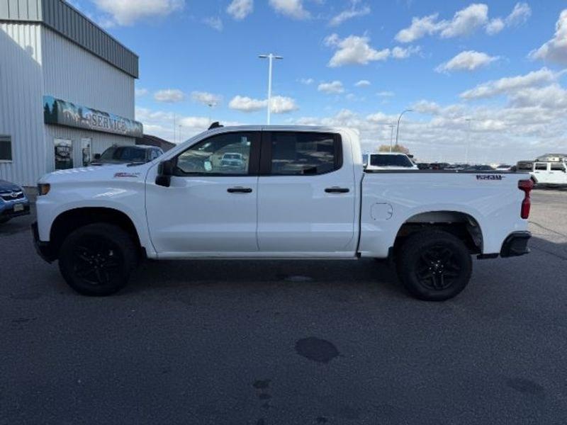 2021 Summit White /Jet Black Chevrolet Silverado Custom Trail Boss (3GCPYCEF3MG) with an V8, 5.3L engine, 6-speed automatic transmission, located at 1175 N Woodruff Ave, Idaho Falls, ID, 83401, 43.506901, -111.999657 - <b>Vehicle Details</b><br>Built for hard work, weekend adventures, and everything in between, this pre-owned 2021 Chevrolet Silverado 1500 Trail Boss Custom delivers the bold capability truck shoppers want. Equipped with 4WD and a powerful V8, 5.3L Gasoline engine, this Chevrolet Silverado is ready- Photo#1