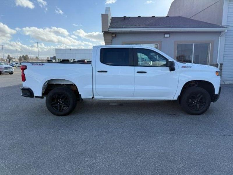 2021 Summit White /Jet Black Chevrolet Silverado Custom Trail Boss (3GCPYCEF3MG) with an V8, 5.3L engine, 6-speed automatic transmission, located at 1175 N Woodruff Ave, Idaho Falls, ID, 83401, 43.506901, -111.999657 - <b>Vehicle Details</b><br>Built for hard work, weekend adventures, and everything in between, this pre-owned 2021 Chevrolet Silverado 1500 Trail Boss Custom delivers the bold capability truck shoppers want. Equipped with 4WD and a powerful V8, 5.3L Gasoline engine, this Chevrolet Silverado is ready- Photo#7