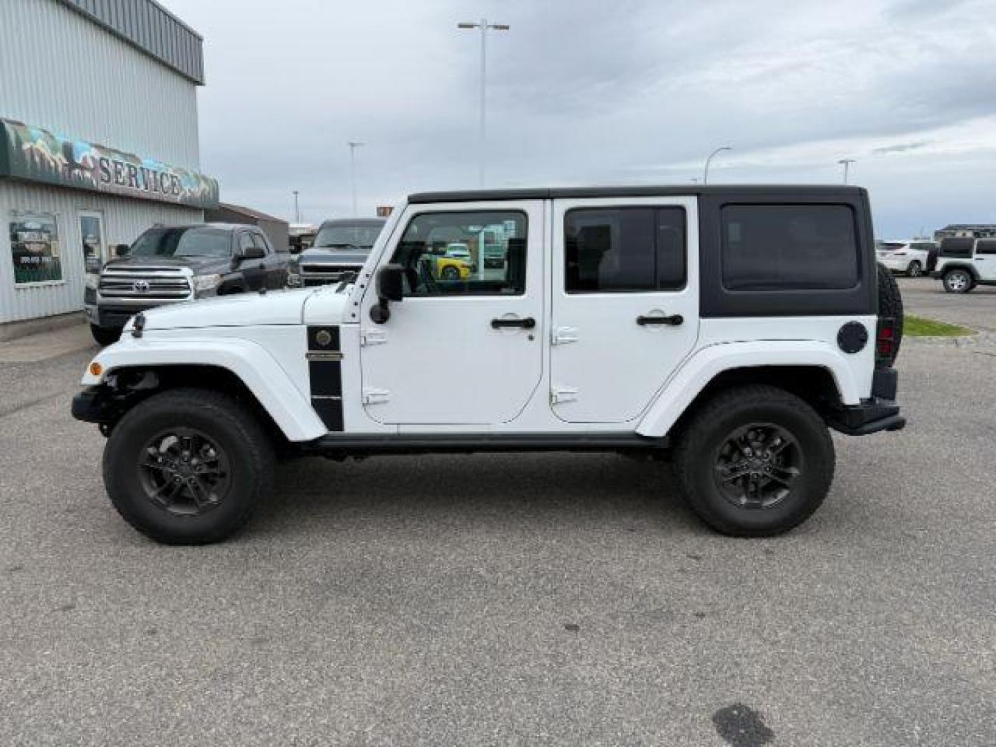 2018 WHITE /Black Jeep Wrangler JK Unlimited Freedom Edition 4x4 (1C4BJWDG3JL) with an Pentastar 3.6L V-6 DOHC engine, AUTOMATIC transmission, located at 1235 N Woodruff Ave., Idaho Falls, 83401, (208) 523-1053, 43.507172, -112.000488 - At Timberline Auto, finding a great deal on your next vehicle is always easy! Our experienced sales staff's goal is to help find you the right vehicle at the right price! Our knowledgeable finance department has options for almost any credit score. We offer extended service contract options to prote - Photo#23