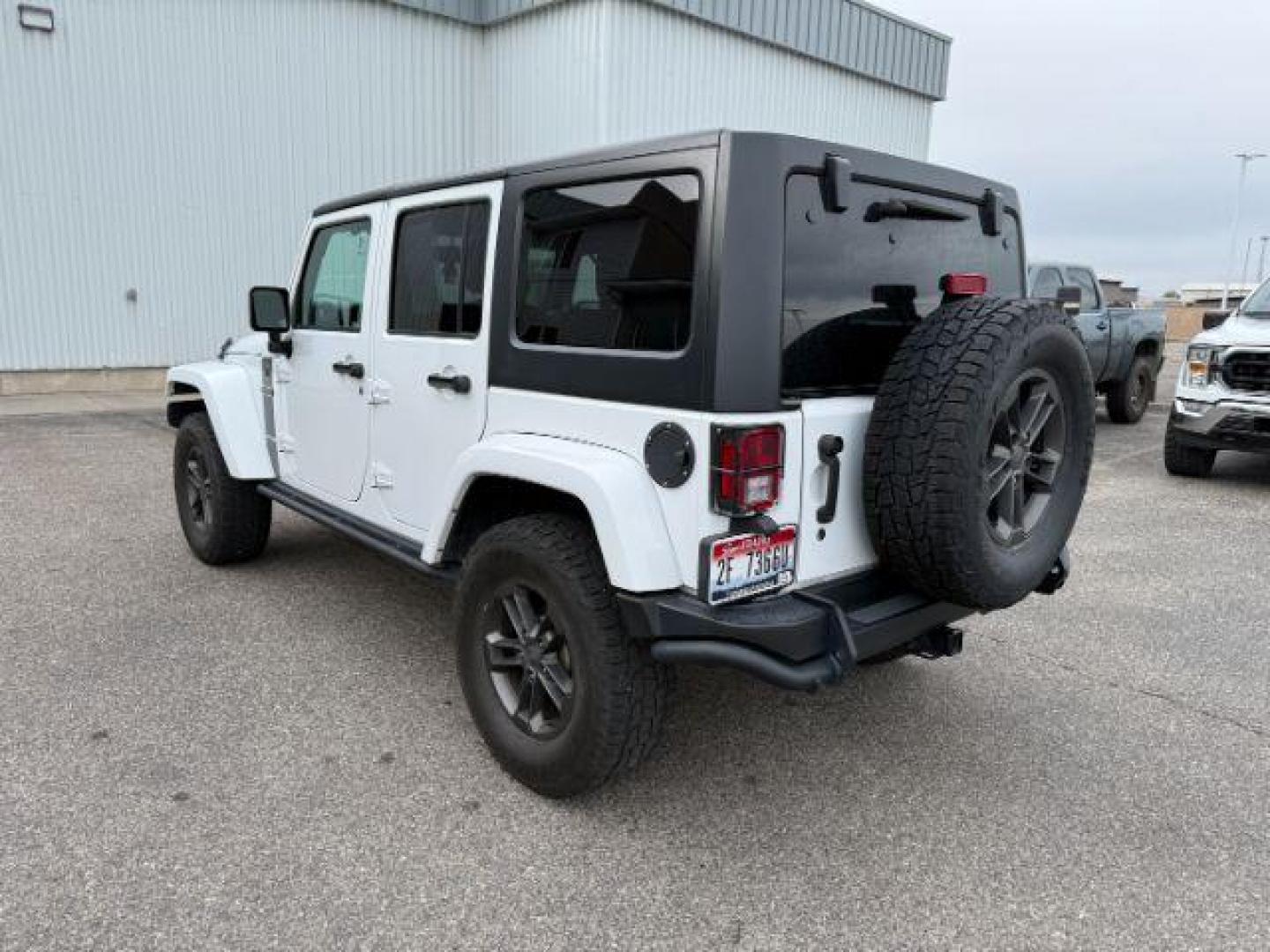 2018 WHITE /Black Jeep Wrangler JK Unlimited Freedom Edition 4x4 (1C4BJWDG3JL) with an Pentastar 3.6L V-6 DOHC engine, AUTOMATIC transmission, located at 1235 N Woodruff Ave., Idaho Falls, 83401, (208) 523-1053, 43.507172, -112.000488 - At Timberline Auto, finding a great deal on your next vehicle is always easy! Our experienced sales staff's goal is to help find you the right vehicle at the right price! Our knowledgeable finance department has options for almost any credit score. We offer extended service contract options to prote - Photo#24