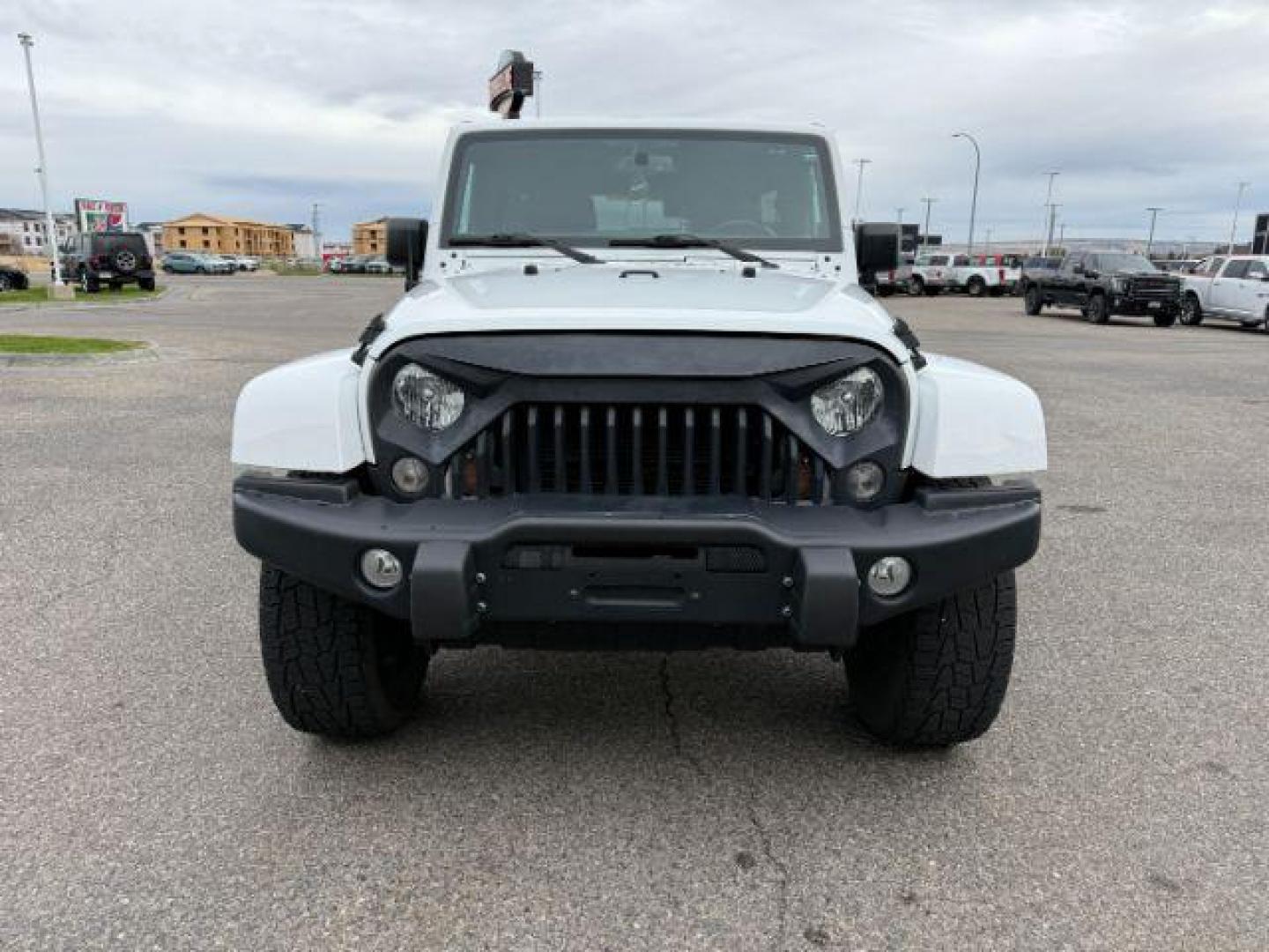 2018 WHITE /Black Jeep Wrangler JK Unlimited Freedom Edition 4x4 (1C4BJWDG3JL) with an Pentastar 3.6L V-6 DOHC engine, AUTOMATIC transmission, located at 1235 N Woodruff Ave., Idaho Falls, 83401, (208) 523-1053, 43.507172, -112.000488 - At Timberline Auto, finding a great deal on your next vehicle is always easy! Our experienced sales staff's goal is to help find you the right vehicle at the right price! Our knowledgeable finance department has options for almost any credit score. We offer extended service contract options to prote - Photo#30