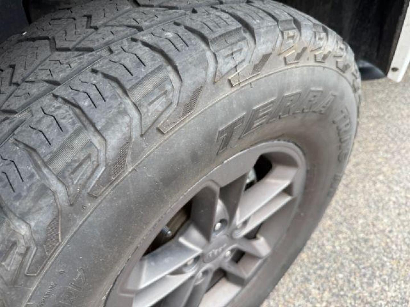 2018 WHITE /Black Jeep Wrangler JK Unlimited Freedom Edition 4x4 (1C4BJWDG3JL) with an Pentastar 3.6L V-6 DOHC engine, AUTOMATIC transmission, located at 1235 N Woodruff Ave., Idaho Falls, 83401, (208) 523-1053, 43.507172, -112.000488 - At Timberline Auto, finding a great deal on your next vehicle is always easy! Our experienced sales staff's goal is to help find you the right vehicle at the right price! Our knowledgeable finance department has options for almost any credit score. We offer extended service contract options to prote - Photo#31