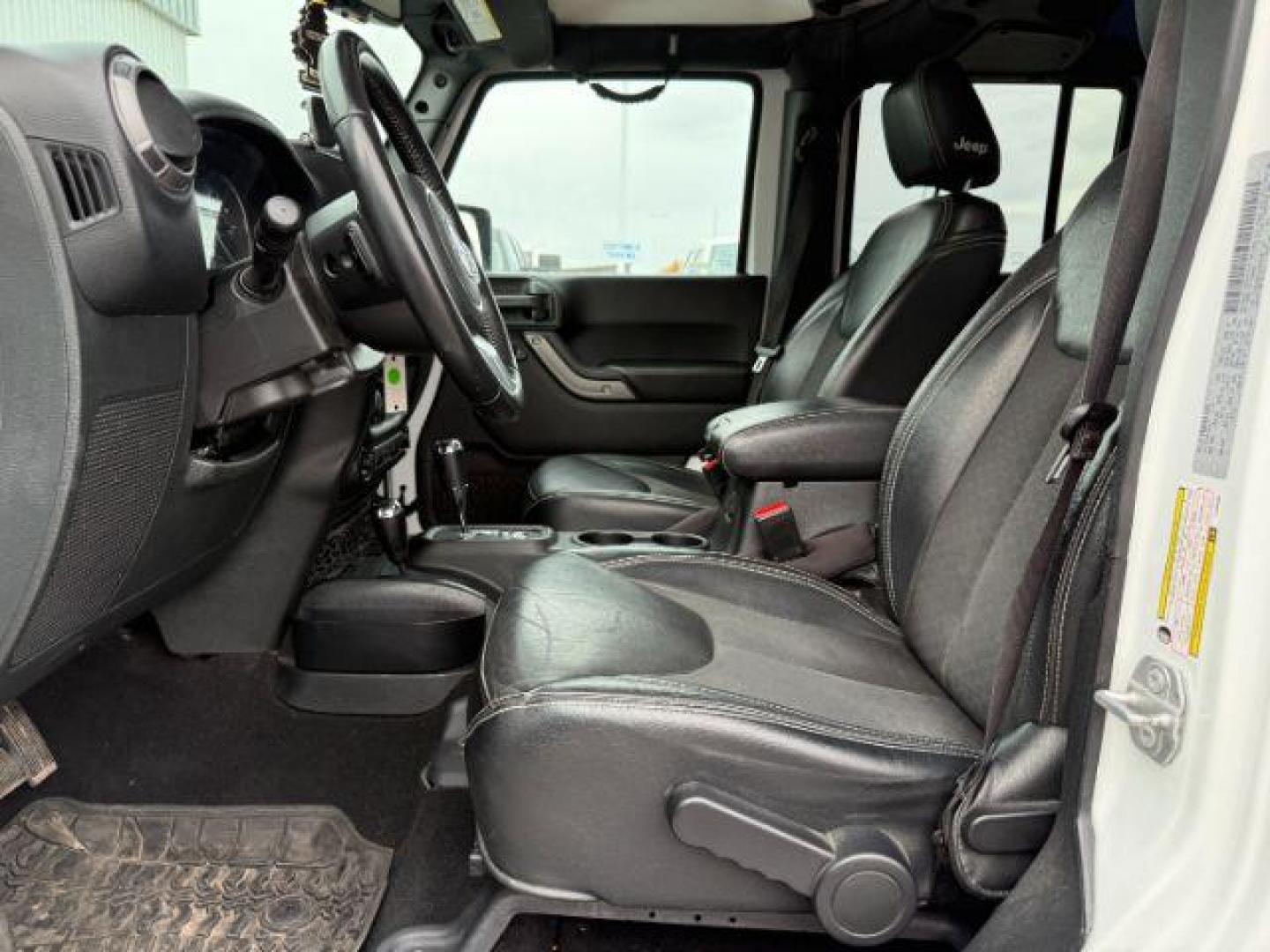 2018 WHITE /Black Jeep Wrangler JK Unlimited Freedom Edition 4x4 (1C4BJWDG3JL) with an Pentastar 3.6L V-6 DOHC engine, AUTOMATIC transmission, located at 1235 N Woodruff Ave., Idaho Falls, 83401, (208) 523-1053, 43.507172, -112.000488 - At Timberline Auto, finding a great deal on your next vehicle is always easy! Our experienced sales staff's goal is to help find you the right vehicle at the right price! Our knowledgeable finance department has options for almost any credit score. We offer extended service contract options to prote - Photo#34