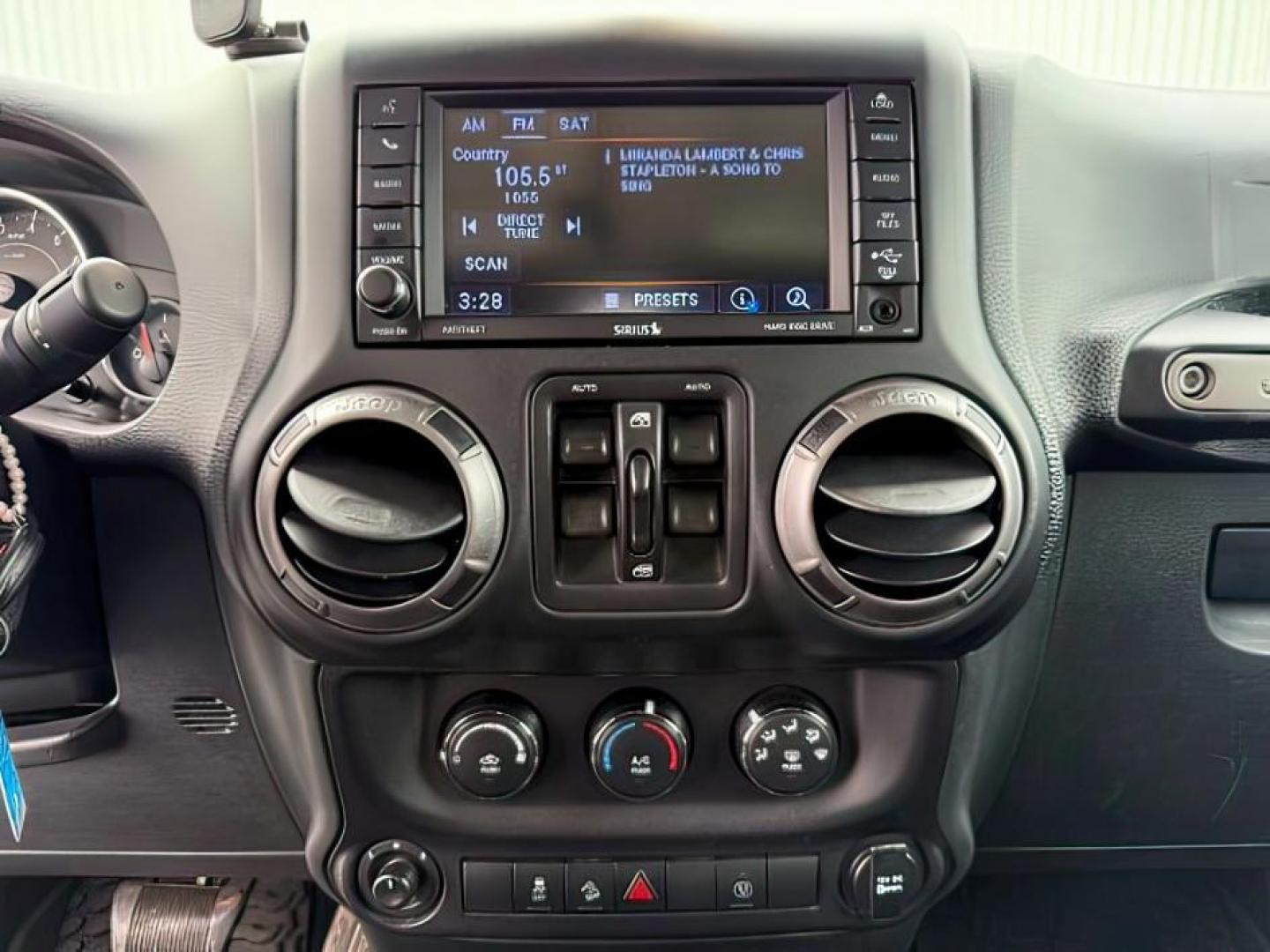 2018 WHITE /Black Jeep Wrangler JK Unlimited Freedom Edition 4x4 (1C4BJWDG3JL) with an Pentastar 3.6L V-6 DOHC engine, AUTOMATIC transmission, located at 1235 N Woodruff Ave., Idaho Falls, 83401, (208) 523-1053, 43.507172, -112.000488 - At Timberline Auto, finding a great deal on your next vehicle is always easy! Our experienced sales staff's goal is to help find you the right vehicle at the right price! Our knowledgeable finance department has options for almost any credit score. We offer extended service contract options to prote - Photo#15