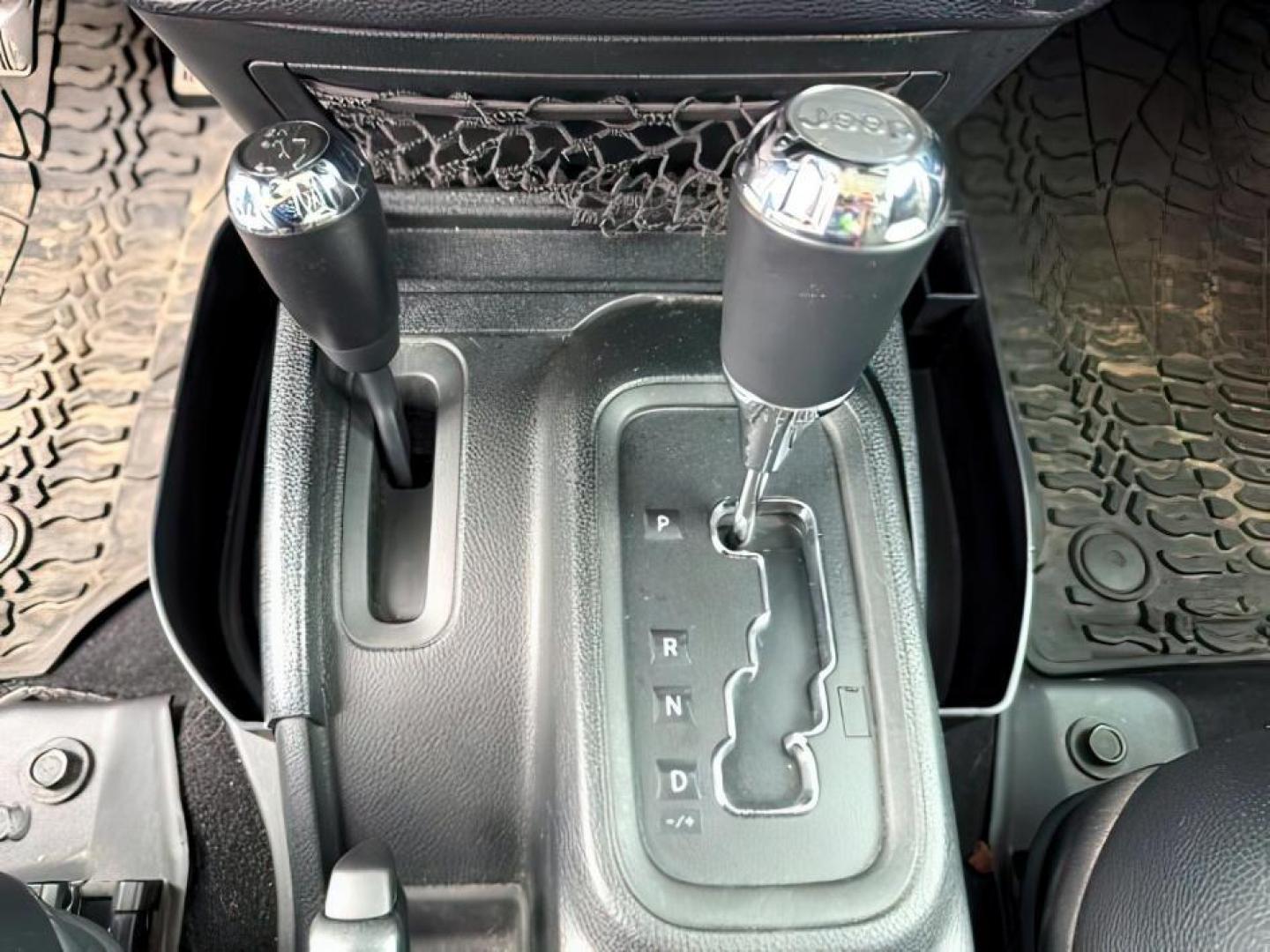 2018 WHITE /Black Jeep Wrangler JK Unlimited Freedom Edition 4x4 (1C4BJWDG3JL) with an Pentastar 3.6L V-6 DOHC engine, AUTOMATIC transmission, located at 1235 N Woodruff Ave., Idaho Falls, 83401, (208) 523-1053, 43.507172, -112.000488 - At Timberline Auto, finding a great deal on your next vehicle is always easy! Our experienced sales staff's goal is to help find you the right vehicle at the right price! Our knowledgeable finance department has options for almost any credit score. We offer extended service contract options to prote - Photo#16