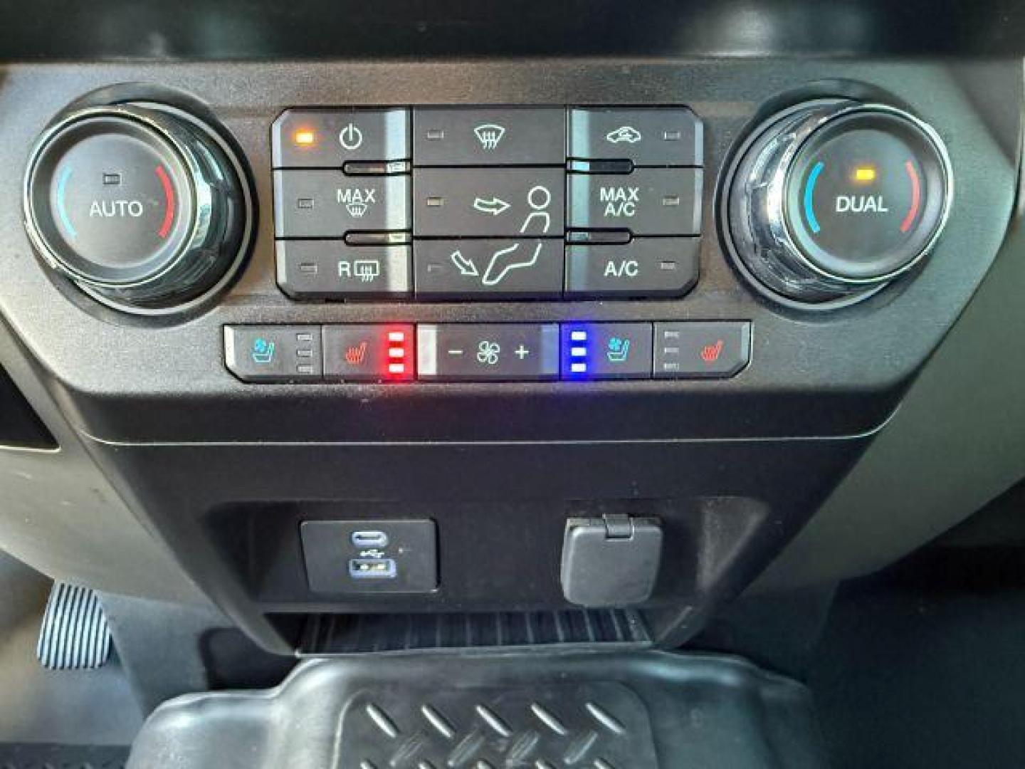 2020 SILVER /Black Ford F-250 (1FT8W2BT4LE) with an Powerstroke 67L V-8 diesel direct injection engine, Automatic transmission, located at 1175 N Woodruff Ave, Idaho Falls, ID, 83401, 43.506901, -111.999657 - At Timberline Auto, finding a great deal on your next vehicle is always easy! Our experienced sales staff's goal is to help find you the right vehicle at the right price! Our knowledgeable finance department has options for almost any credit score. We offer extended service contract options to prote - Photo#47