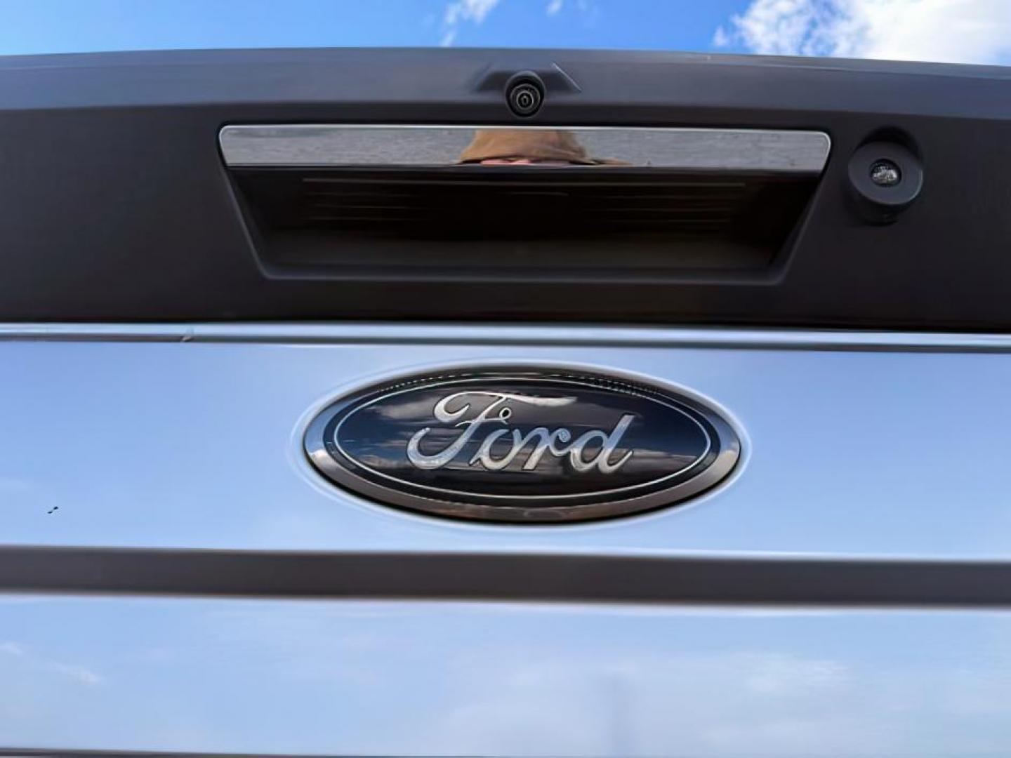 2020 SILVER /Black Ford F-250 (1FT8W2BT4LE) with an Powerstroke 67L V-8 diesel direct injection engine, Automatic transmission, located at 1175 N Woodruff Ave, Idaho Falls, ID, 83401, 43.506901, -111.999657 - At Timberline Auto, finding a great deal on your next vehicle is always easy! Our experienced sales staff's goal is to help find you the right vehicle at the right price! Our knowledgeable finance department has options for almost any credit score. We offer extended service contract options to prote - Photo#4