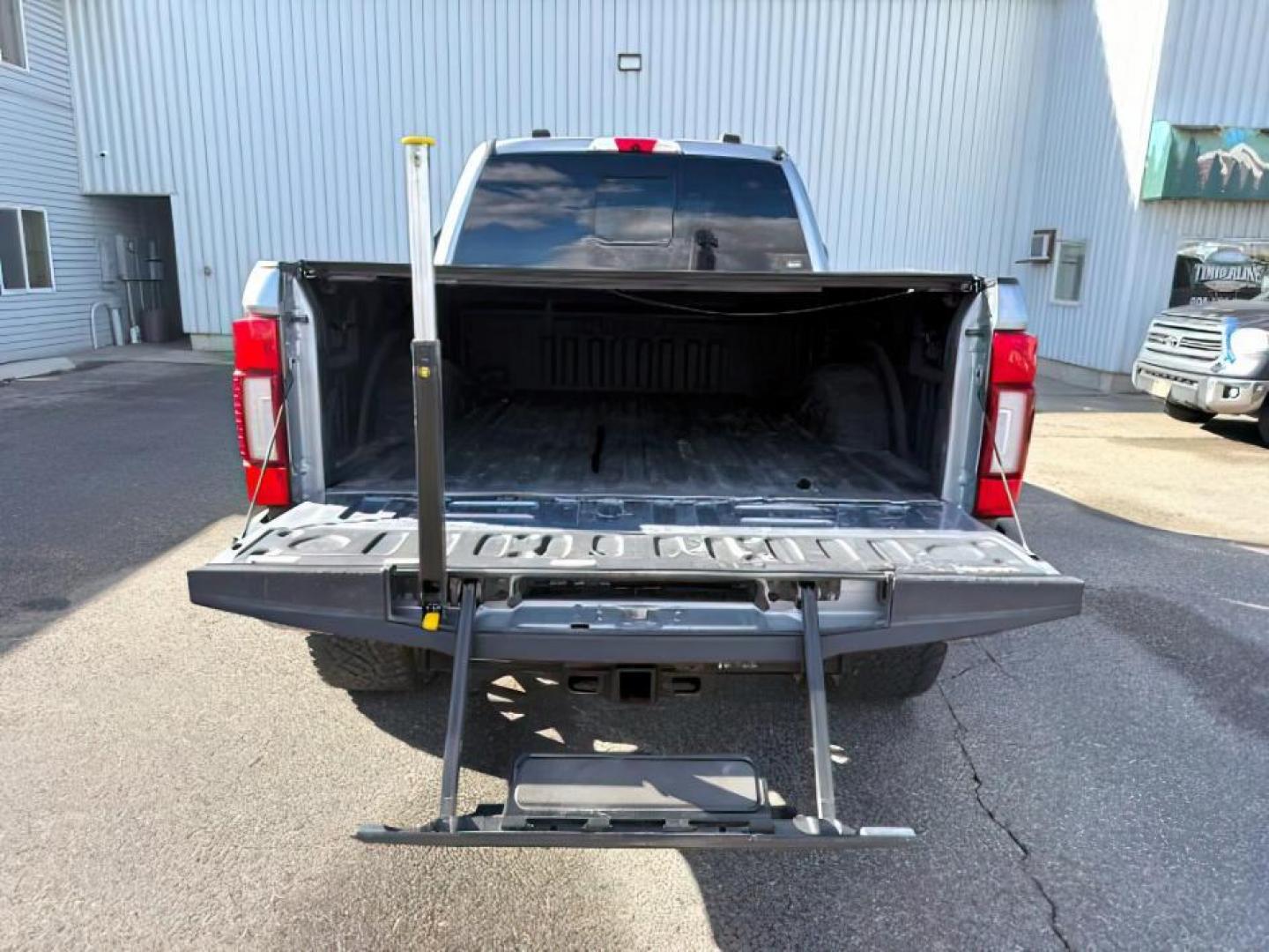 2020 SILVER /Black Ford F-250 (1FT8W2BT4LE) with an Powerstroke 67L V-8 diesel direct injection engine, Automatic transmission, located at 1175 N Woodruff Ave, Idaho Falls, ID, 83401, 43.506901, -111.999657 - At Timberline Auto, finding a great deal on your next vehicle is always easy! Our experienced sales staff's goal is to help find you the right vehicle at the right price! Our knowledgeable finance department has options for almost any credit score. We offer extended service contract options to prote - Photo#5