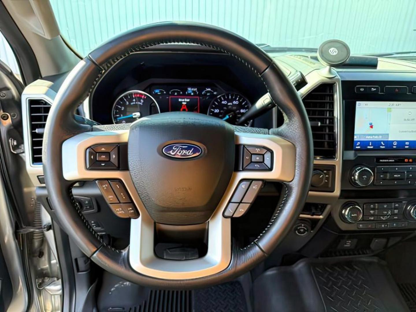 2020 SILVER /Black Ford F-250 (1FT8W2BT4LE) with an Powerstroke 67L V-8 diesel direct injection engine, Automatic transmission, located at 1175 N Woodruff Ave, Idaho Falls, ID, 83401, 43.506901, -111.999657 - At Timberline Auto, finding a great deal on your next vehicle is always easy! Our experienced sales staff's goal is to help find you the right vehicle at the right price! Our knowledgeable finance department has options for almost any credit score. We offer extended service contract options to prote - Photo#16