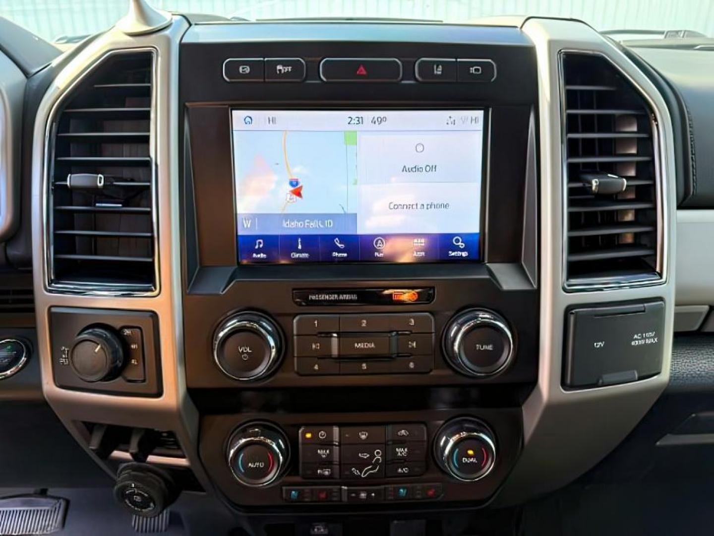 2020 SILVER /Black Ford F-250 (1FT8W2BT4LE) with an Powerstroke 67L V-8 diesel direct injection engine, Automatic transmission, located at 1175 N Woodruff Ave, Idaho Falls, ID, 83401, 43.506901, -111.999657 - At Timberline Auto, finding a great deal on your next vehicle is always easy! Our experienced sales staff's goal is to help find you the right vehicle at the right price! Our knowledgeable finance department has options for almost any credit score. We offer extended service contract options to prote - Photo#17